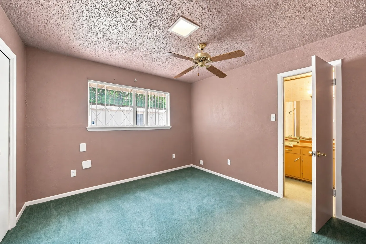 Single Family Residence For Sale in Bosque County , 101 W Avenue G, Valley Mills, Texas 76689, 4 Bedroom, 2 Bathroom, Garage spaces, 2,394 Sqft, built in 1978, mls#21381949, Real Estate Agent in Valley Mills, Homes For Sale in Bosque county, Homes For Sale in Valley Mills, Realtor in Valley Mills Texas, Real Estate Brokerage Independent Realty Texas, Luminita Cordes Realtor