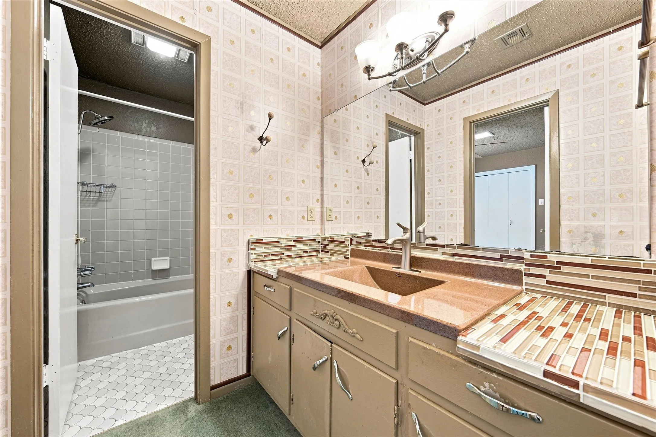 Single Family Residence For Sale in Bosque County , 101 W Avenue G, Valley Mills, Texas 76689, 4 Bedroom, 2 Bathroom, Garage spaces, 2,394 Sqft, built in 1978, mls#21381949, Real Estate Agent in Valley Mills, Homes For Sale in Bosque county, Homes For Sale in Valley Mills, Realtor in Valley Mills Texas, Real Estate Brokerage Independent Realty Texas, Luminita Cordes Realtor