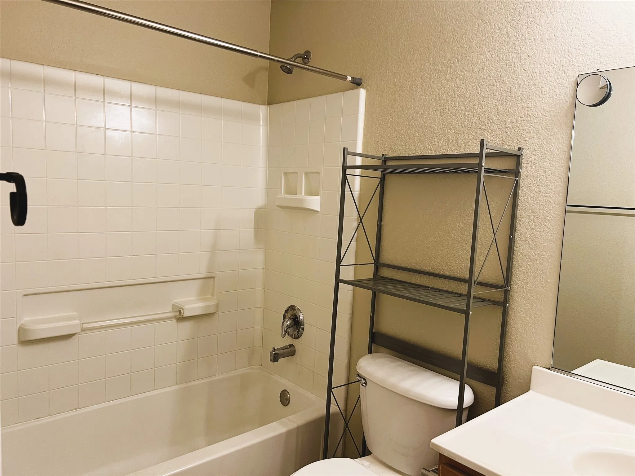 Single Family Residence For Rent in Tarrant County , 4513 Waterford Drive, Fort Worth, Texas 76179, 3 Bedroom, 2 Bathroom, 2 Garage spaces, 1,428 Sqft, built in 2006, mls#21383142, Real Estate Agent in Fort Worth, Homes For Rent in Tarrant county, Homes For Rent in Fort Worth, Realtor in Fort Worth Texas, Real Estate Brokerage Independent Realty Texas, Luminita Cordes Realtor