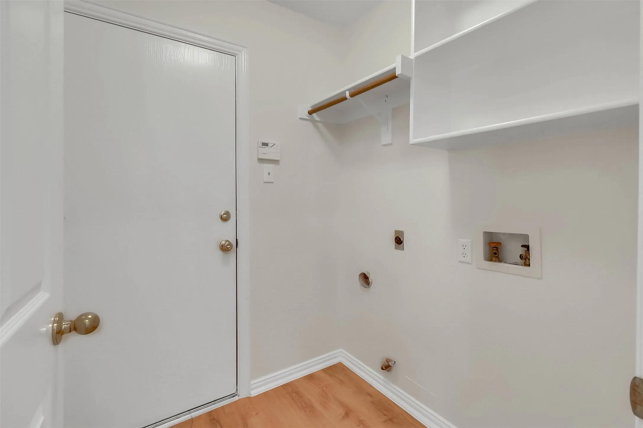 Hallway bathroom 2