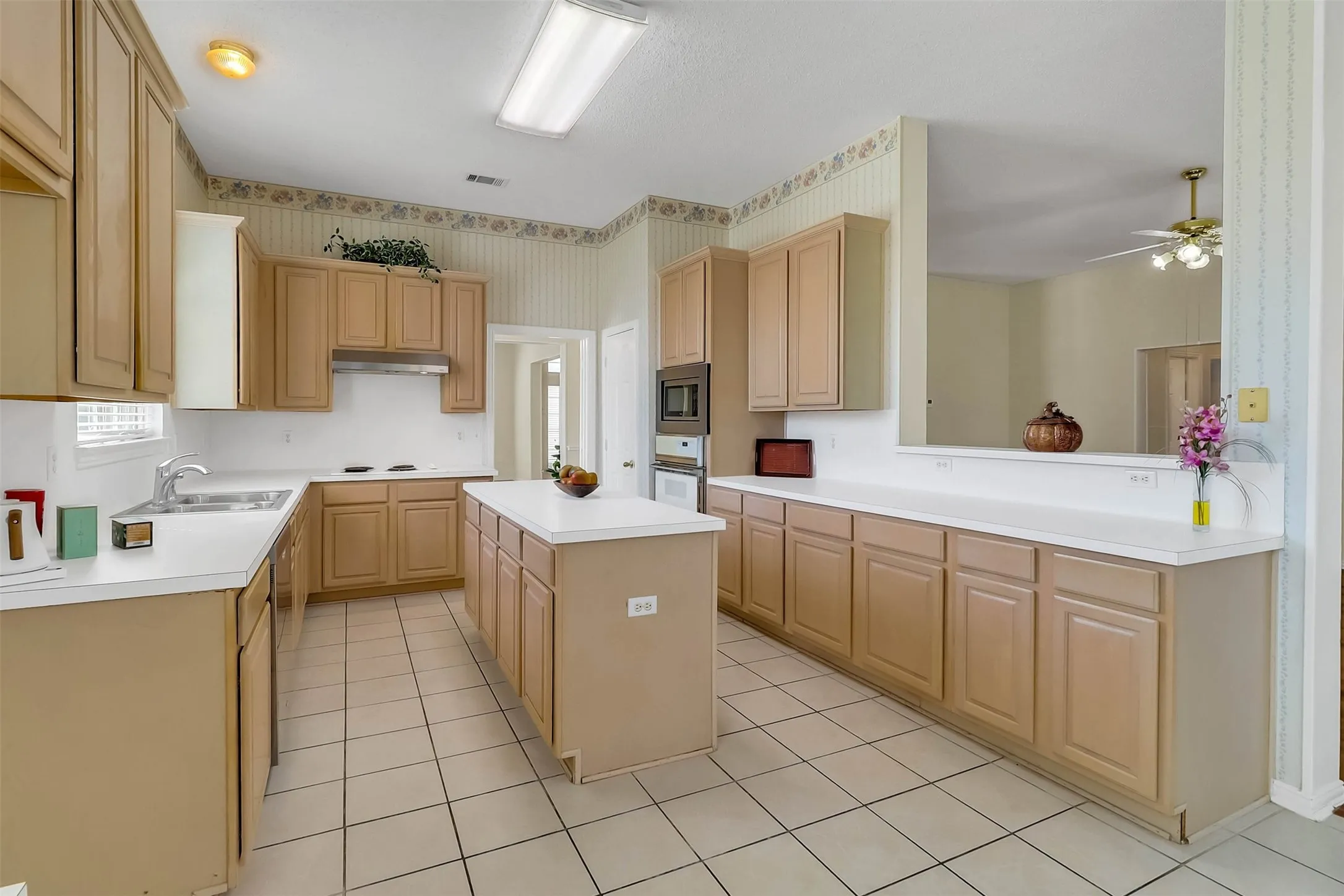 Single Family Residence For Sale in Collin County , 4101 CANDLEWYCK Drive, Plano, Texas 75024, 4 Bedroom, 3 Bathroom, 2 Garage spaces, 2,380 Sqft, built in 1994, mls#21372688, Real Estate Agent in Plano, Homes For Sale in Collin county, Homes For Sale in Plano, Realtor in Plano Texas, Real Estate Brokerage Independent Realty Texas, Luminita Cordes Realtor