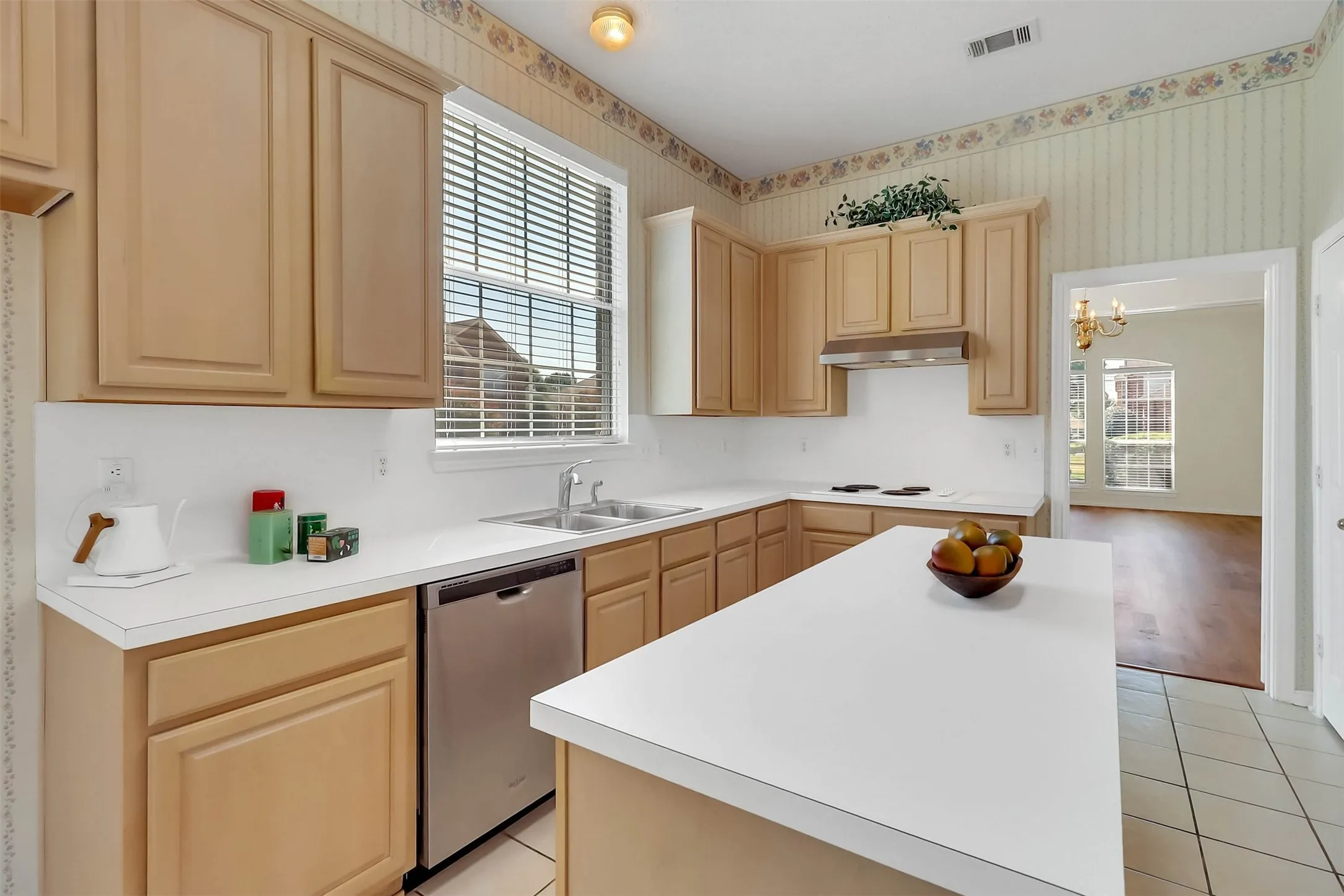 Single Family Residence For Sale in Collin County , 4101 CANDLEWYCK Drive, Plano, Texas 75024, 4 Bedroom, 3 Bathroom, 2 Garage spaces, 2,380 Sqft, built in 1994, mls#21372688, Real Estate Agent in Plano, Homes For Sale in Collin county, Homes For Sale in Plano, Realtor in Plano Texas, Real Estate Brokerage Independent Realty Texas, Luminita Cordes Realtor