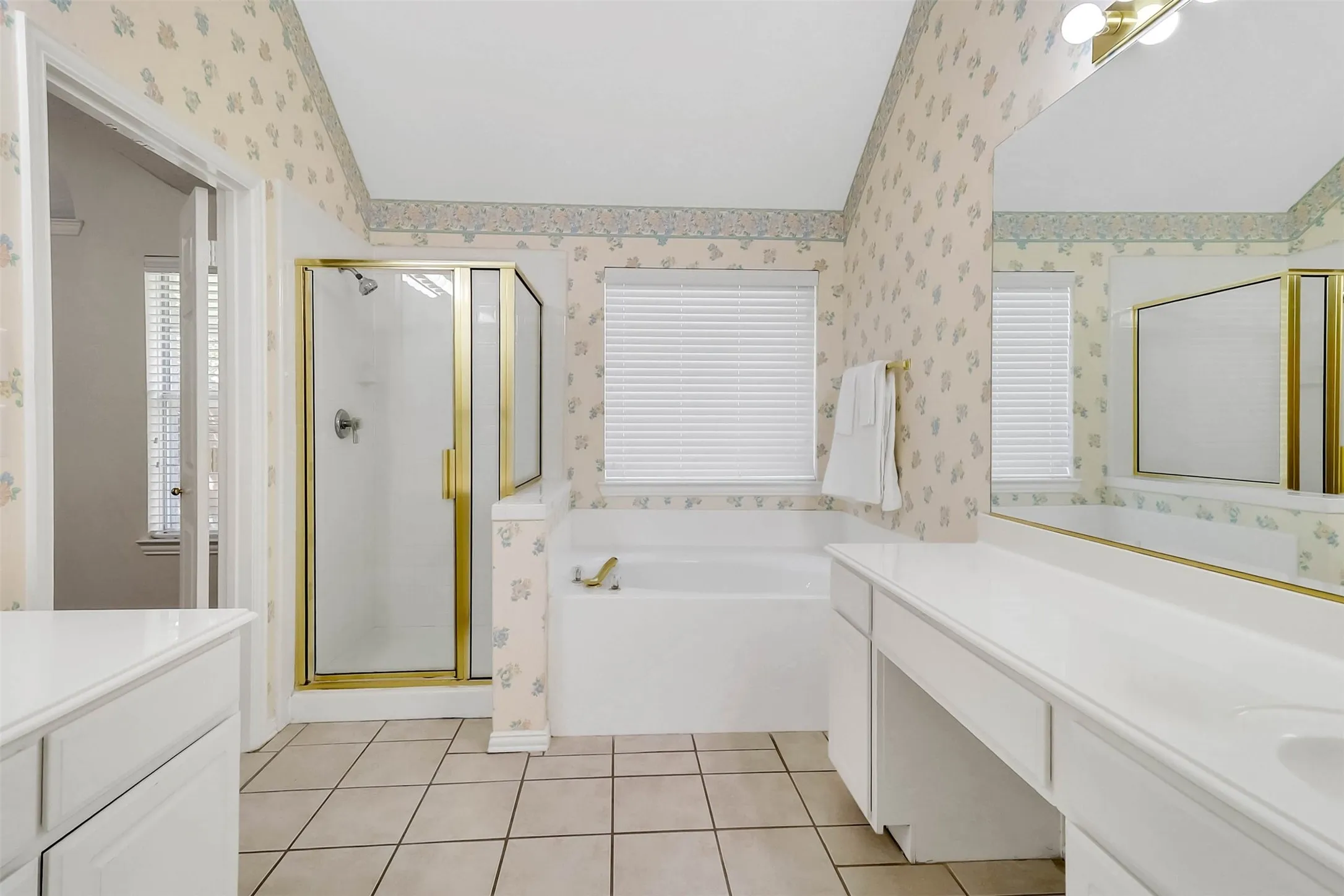 Master bathroom 2
