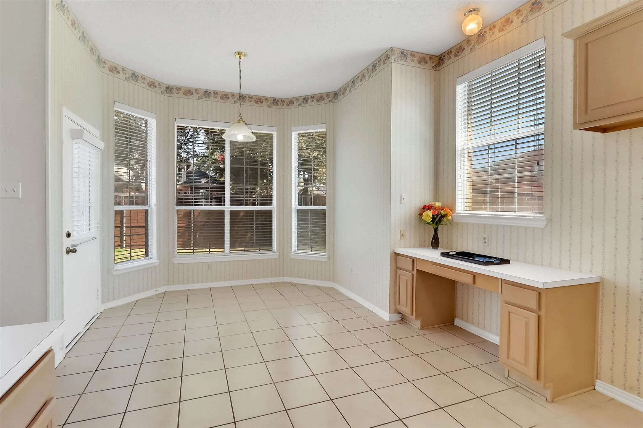 Single Family Residence For Sale in Collin County , 4101 CANDLEWYCK Drive, Plano, Texas 75024, 4 Bedroom, 3 Bathroom, 2 Garage spaces, 2,380 Sqft, built in 1994, mls#21372688, Real Estate Agent in Plano, Homes For Sale in Collin county, Homes For Sale in Plano, Realtor in Plano Texas, Real Estate Brokerage Independent Realty Texas, Luminita Cordes Realtor