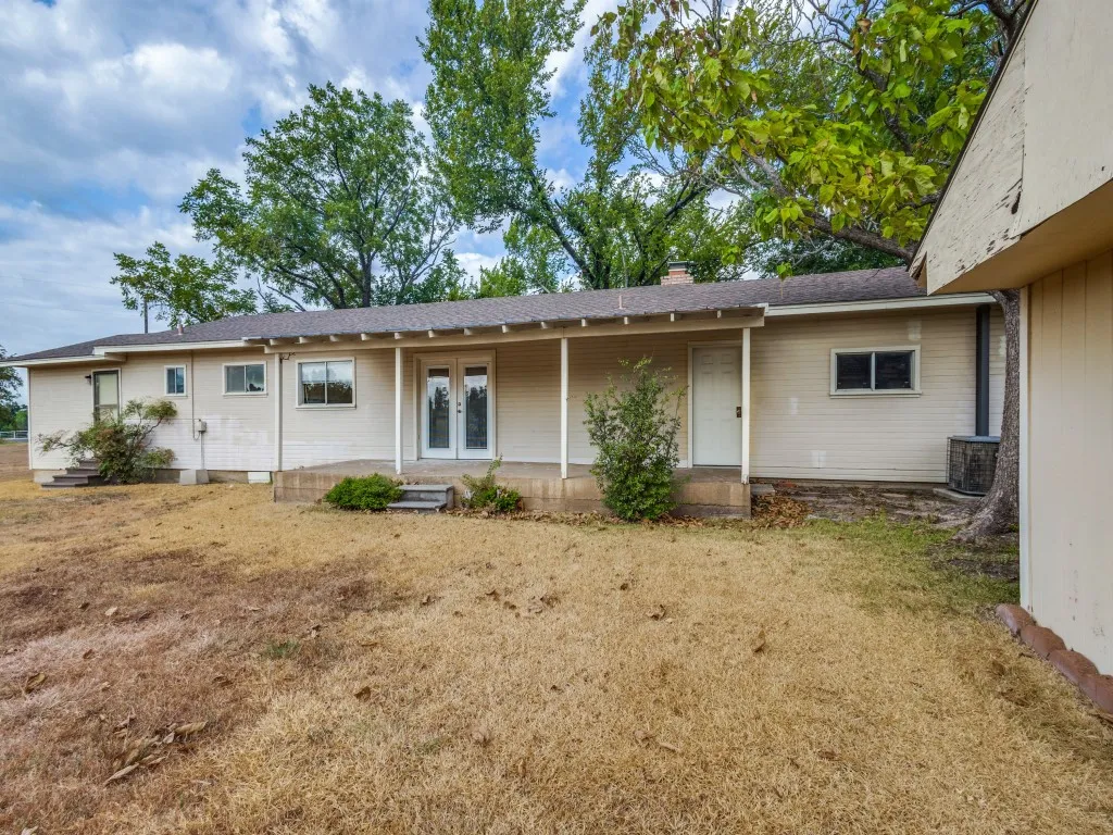 Back of home.  The door on the far left leads to the primary bedroom.  The door on the right leads to the garage.  In the right of the photo, you can see a portion of the storage shed.