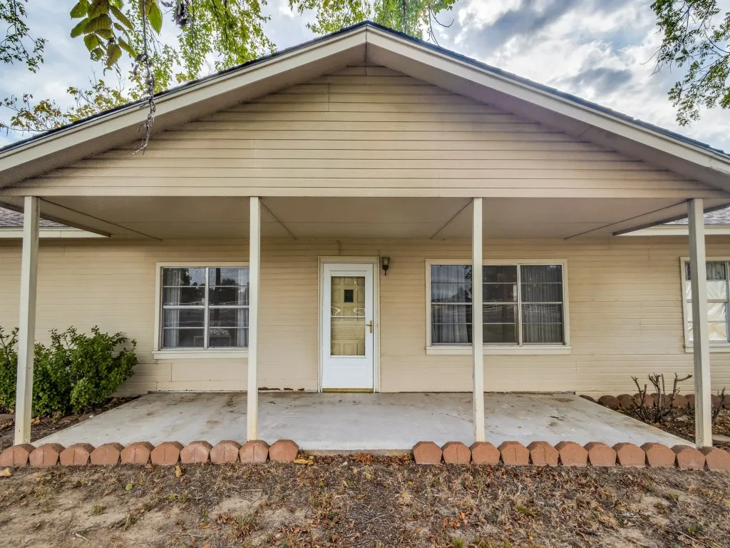 Enjoy your morning coffee or evening glass of iced tea on this large covered front porch.  A storm door adds an extra layer of security and insulation while providing additional natural light to the home.