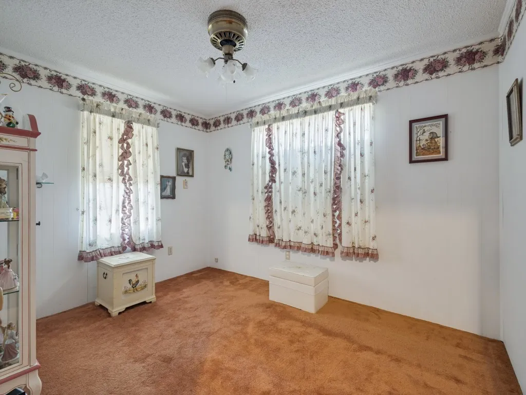 Secondary bedroom
