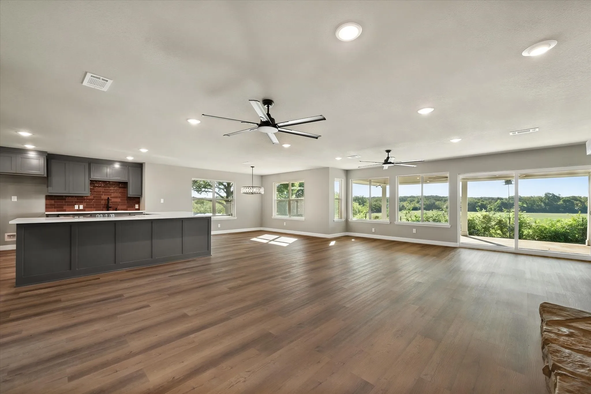 Single Family Residence For Sale in Parker County , 6809 Norris Circle, Weatherford, Texas 76087, 3 Bedroom, 2 Bathroom, 2 Garage spaces, 2,011 Sqft, built in 1982, mls#21379356, Real Estate Agent in Weatherford, Homes For Sale in Parker county, Homes For Sale in Weatherford, Realtor in Weatherford Texas, Real Estate Brokerage Independent Realty Texas, Luminita Cordes Realtor