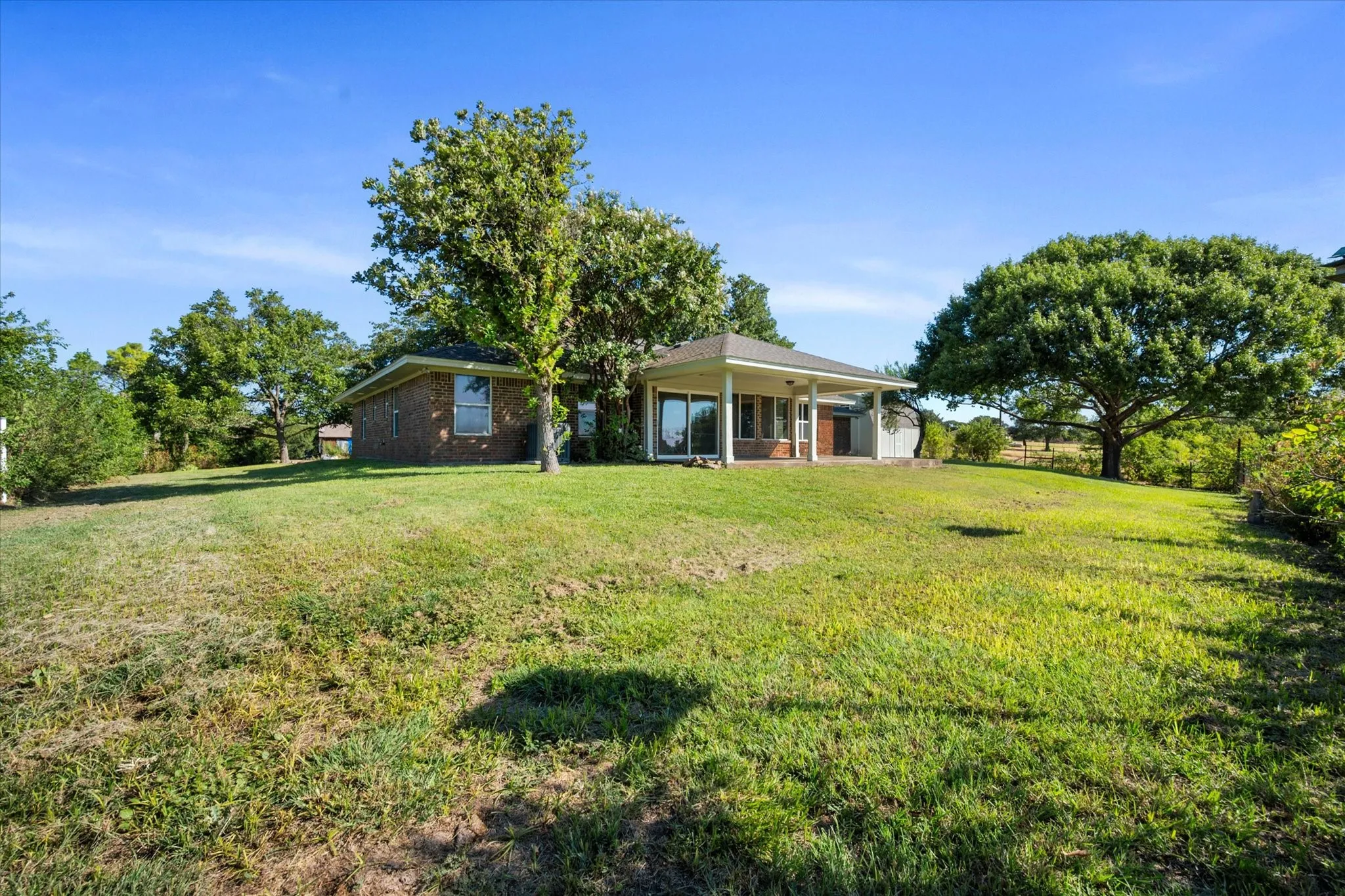 Single Family Residence For Sale in Parker County , 6809 Norris Circle, Weatherford, Texas 76087, 3 Bedroom, 2 Bathroom, 2 Garage spaces, 2,011 Sqft, built in 1982, mls#21379356, Real Estate Agent in Weatherford, Homes For Sale in Parker county, Homes For Sale in Weatherford, Realtor in Weatherford Texas, Real Estate Brokerage Independent Realty Texas, Luminita Cordes Realtor