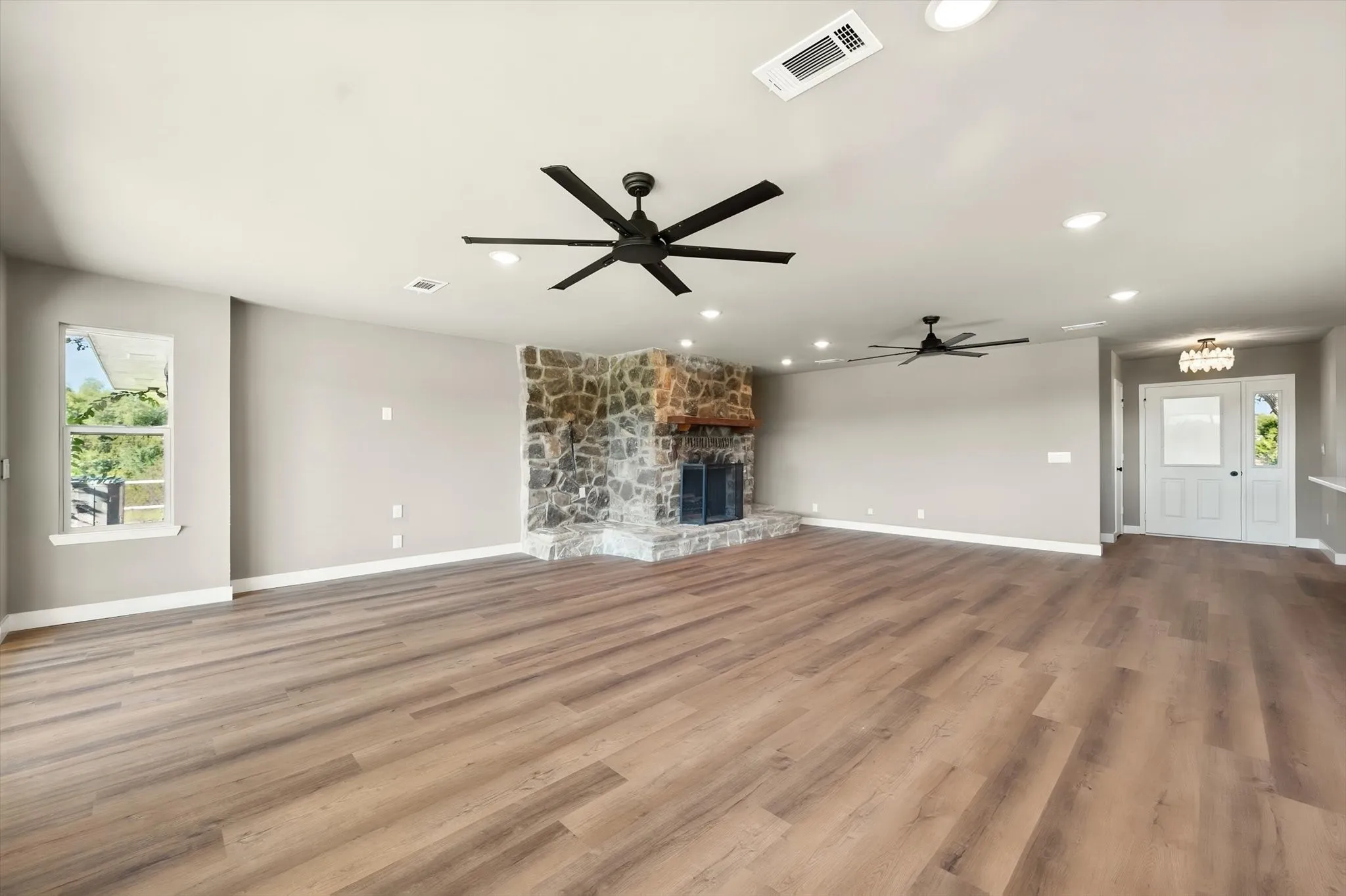 Single Family Residence For Sale in Parker County , 6809 Norris Circle, Weatherford, Texas 76087, 3 Bedroom, 2 Bathroom, 2 Garage spaces, 2,011 Sqft, built in 1982, mls#21379356, Real Estate Agent in Weatherford, Homes For Sale in Parker county, Homes For Sale in Weatherford, Realtor in Weatherford Texas, Real Estate Brokerage Independent Realty Texas, Luminita Cordes Realtor