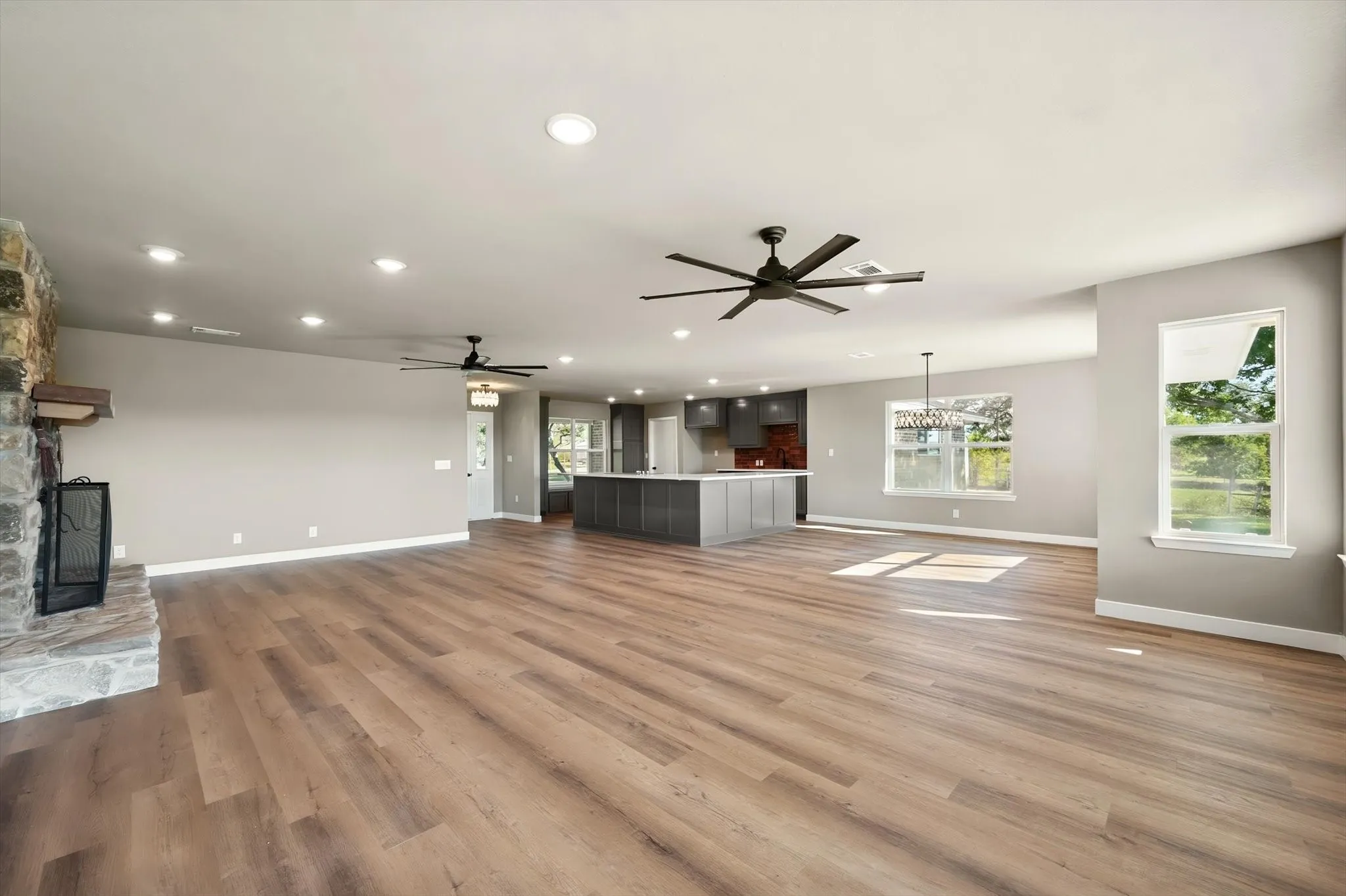 Single Family Residence For Sale in Parker County , 6809 Norris Circle, Weatherford, Texas 76087, 3 Bedroom, 2 Bathroom, 2 Garage spaces, 2,011 Sqft, built in 1982, mls#21379356, Real Estate Agent in Weatherford, Homes For Sale in Parker county, Homes For Sale in Weatherford, Realtor in Weatherford Texas, Real Estate Brokerage Independent Realty Texas, Luminita Cordes Realtor