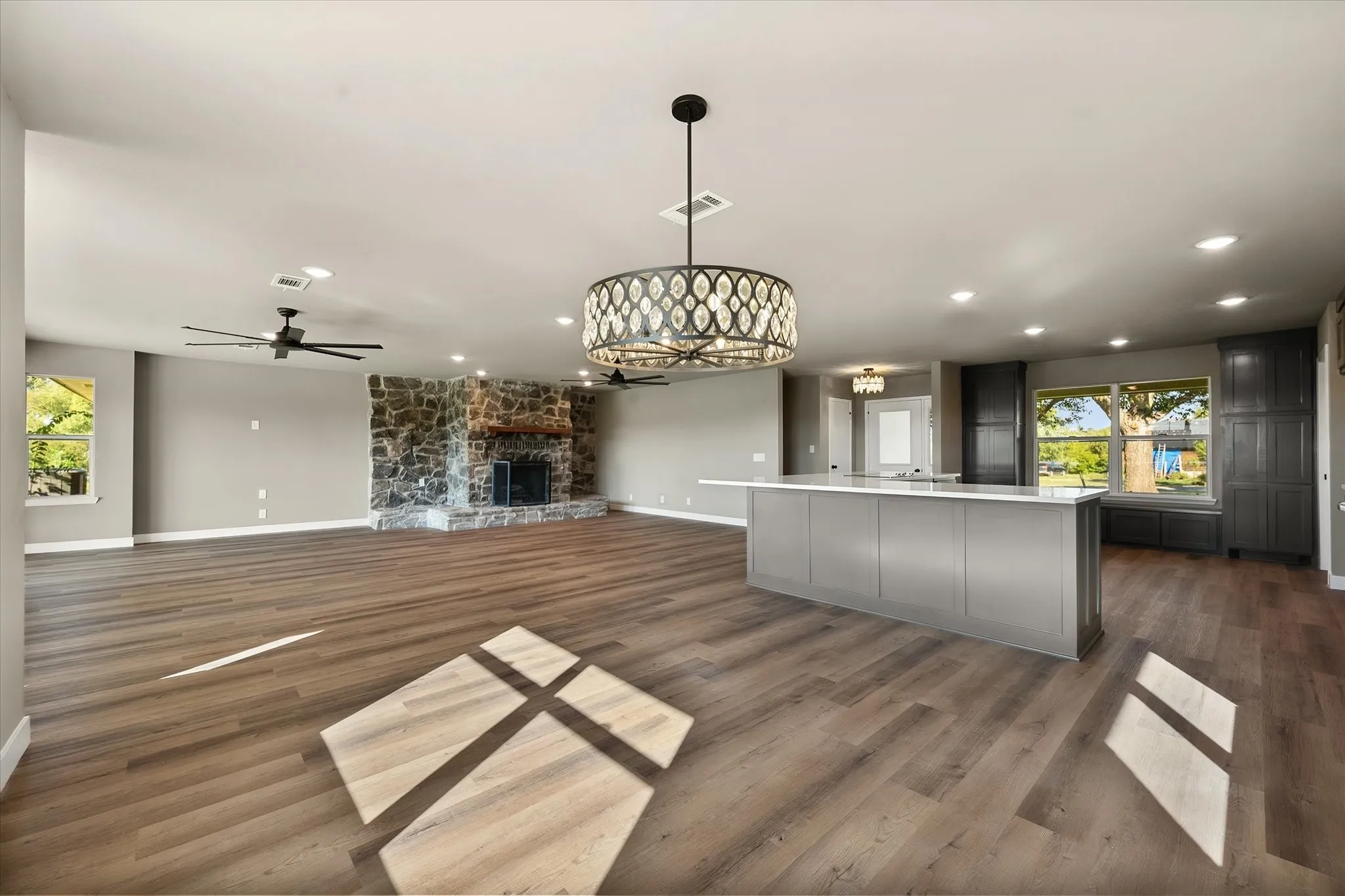 Single Family Residence For Sale in Parker County , 6809 Norris Circle, Weatherford, Texas 76087, 3 Bedroom, 2 Bathroom, 2 Garage spaces, 2,011 Sqft, built in 1982, mls#21379356, Real Estate Agent in Weatherford, Homes For Sale in Parker county, Homes For Sale in Weatherford, Realtor in Weatherford Texas, Real Estate Brokerage Independent Realty Texas, Luminita Cordes Realtor