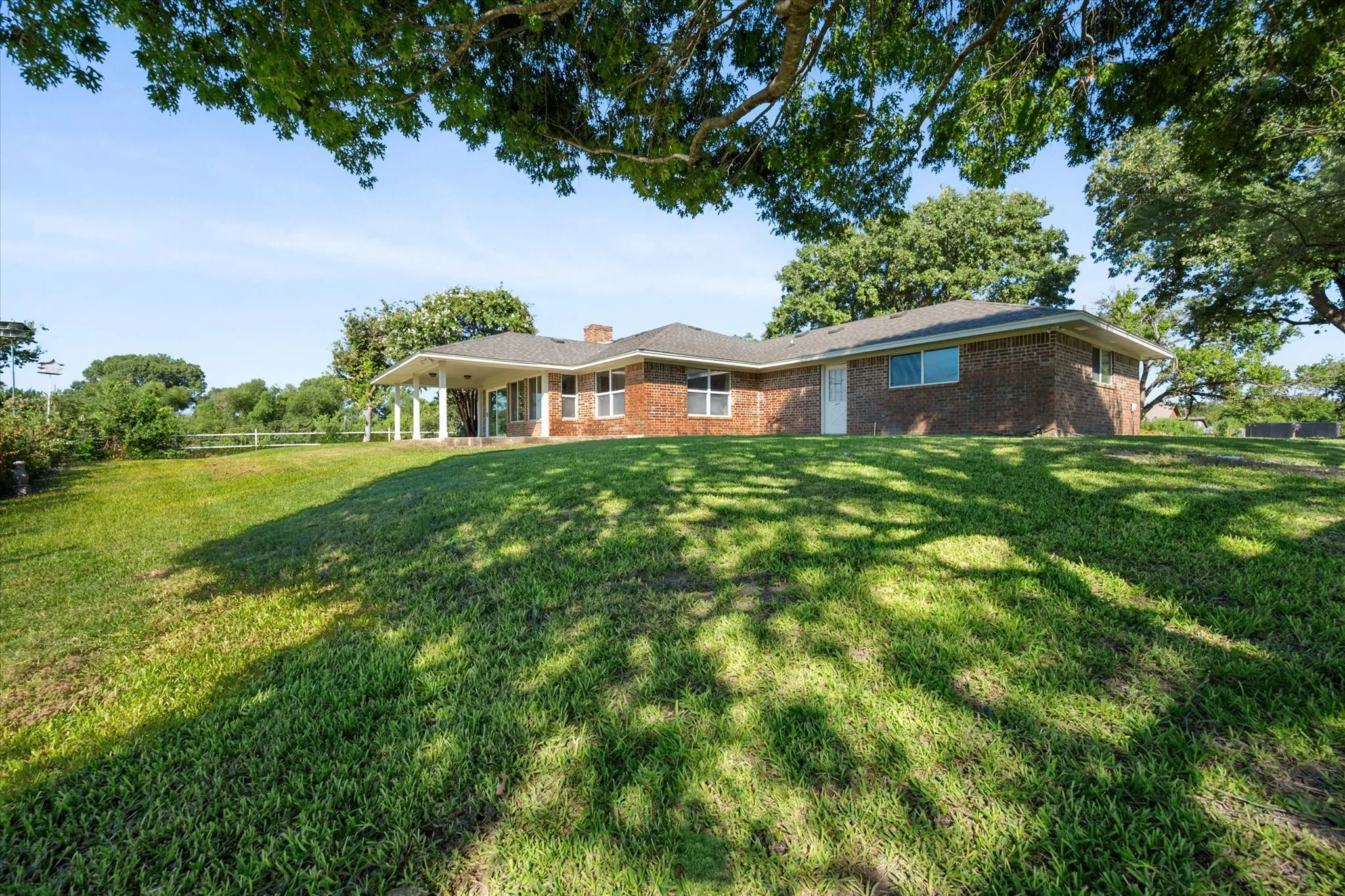 Single Family Residence For Sale in Parker County , 6809 Norris Circle, Weatherford, Texas 76087, 3 Bedroom, 2 Bathroom, 2 Garage spaces, 2,011 Sqft, built in 1982, mls#21379356, Real Estate Agent in Weatherford, Homes For Sale in Parker county, Homes For Sale in Weatherford, Realtor in Weatherford Texas, Real Estate Brokerage Independent Realty Texas, Luminita Cordes Realtor