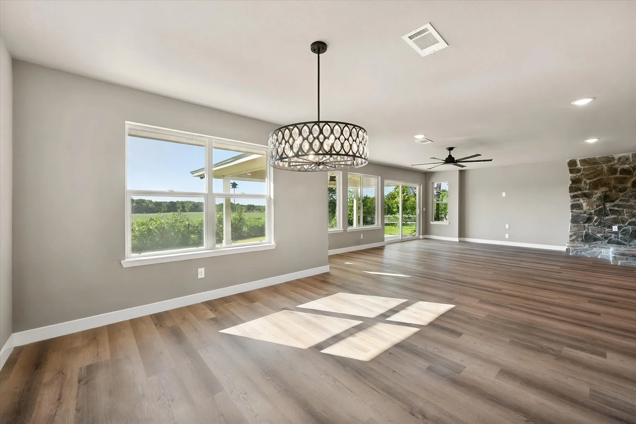 Single Family Residence For Sale in Parker County , 6809 Norris Circle, Weatherford, Texas 76087, 3 Bedroom, 2 Bathroom, 2 Garage spaces, 2,011 Sqft, built in 1982, mls#21379356, Real Estate Agent in Weatherford, Homes For Sale in Parker county, Homes For Sale in Weatherford, Realtor in Weatherford Texas, Real Estate Brokerage Independent Realty Texas, Luminita Cordes Realtor