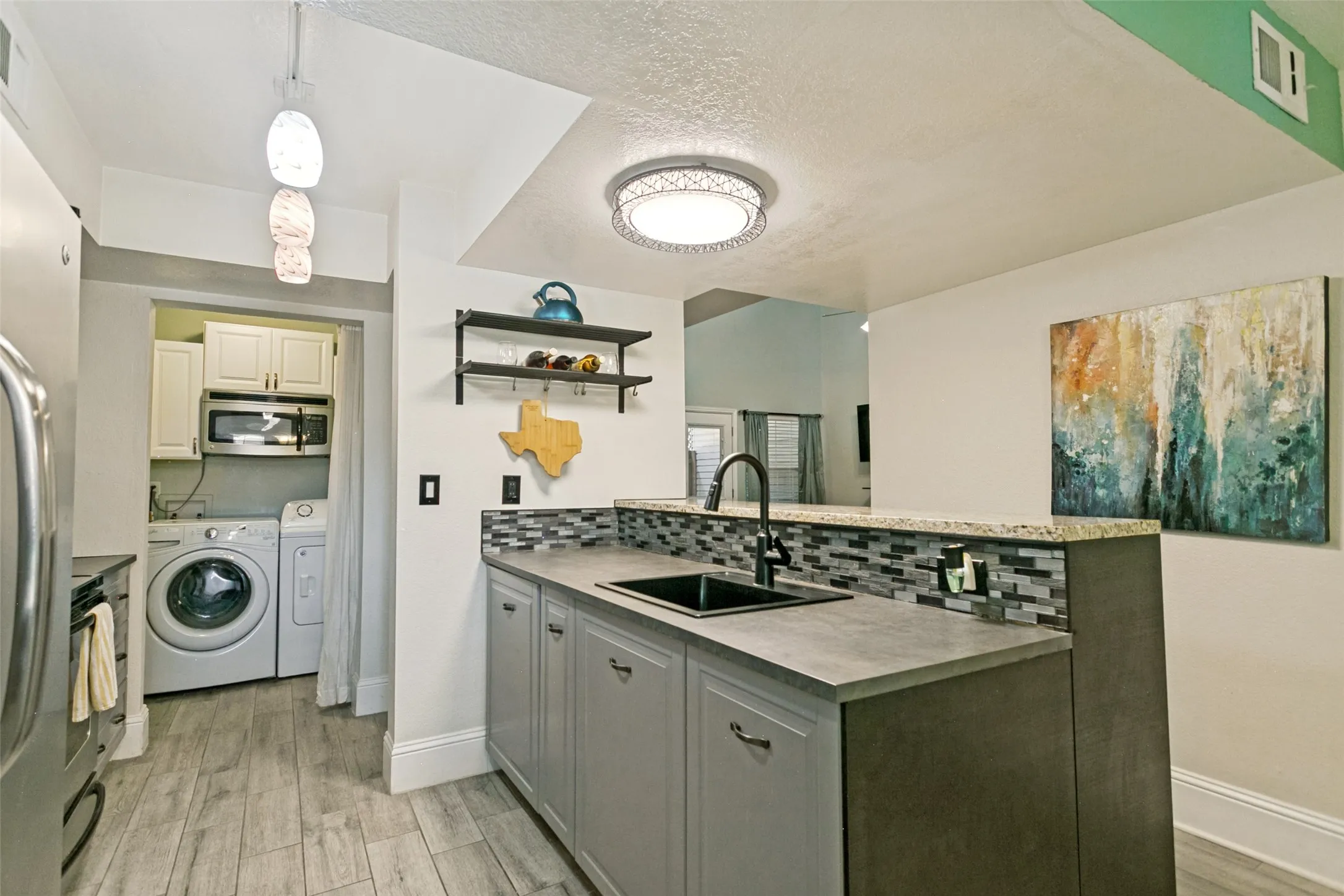 Townhouse For Sale in Denton County , 837 Summercreek Drive, Lewisville, Texas 75067, 2 Bedroom, 2 Bathroom, Garage spaces, 1,085 Sqft, built in 1983, mls#21381544, Real Estate Agent in Lewisville, Homes For Sale in Denton county, Homes For Sale in Lewisville, Realtor in Lewisville Texas, Real Estate Brokerage Independent Realty Texas, Luminita Cordes Realtor