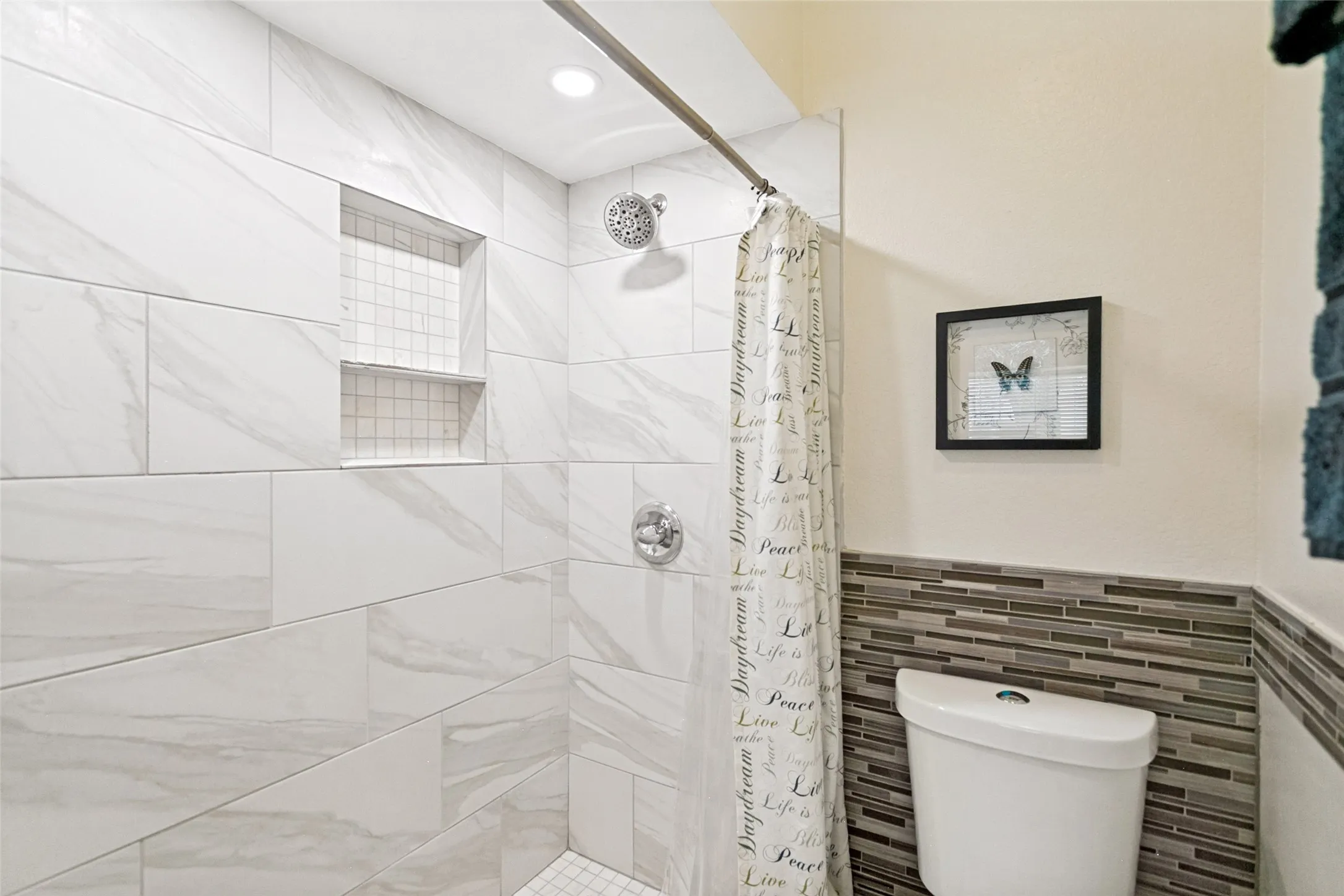 Townhouse For Sale in Denton County , 837 Summercreek Drive, Lewisville, Texas 75067, 2 Bedroom, 2 Bathroom, Garage spaces, 1,085 Sqft, built in 1983, mls#21381544, Real Estate Agent in Lewisville, Homes For Sale in Denton county, Homes For Sale in Lewisville, Realtor in Lewisville Texas, Real Estate Brokerage Independent Realty Texas, Luminita Cordes Realtor