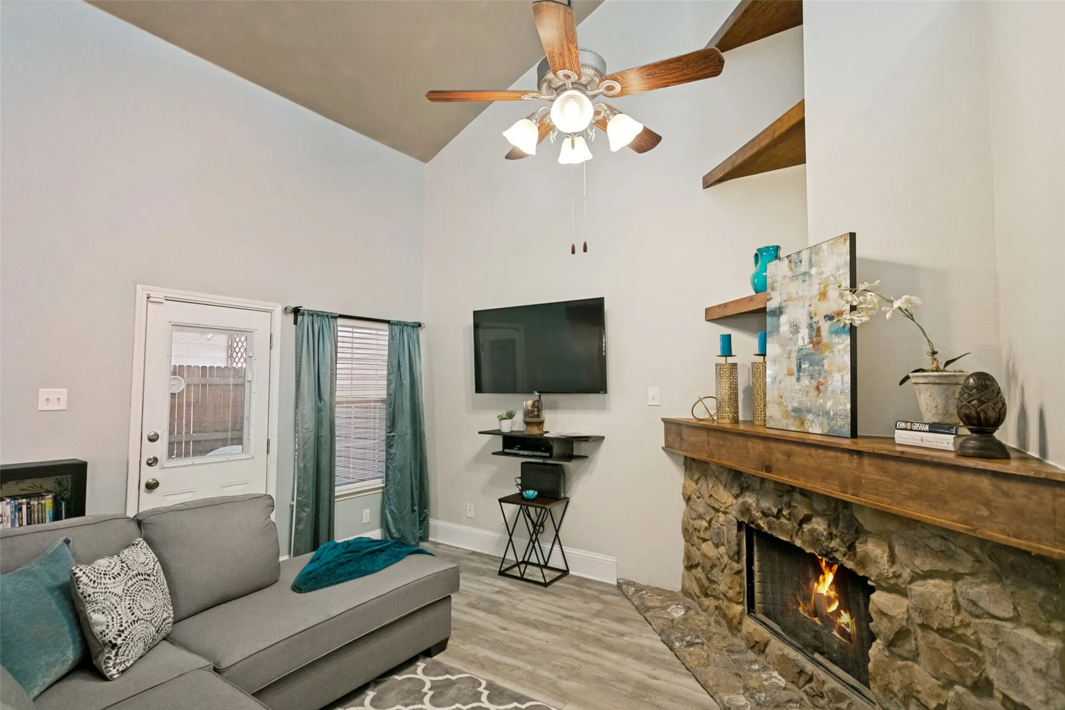 Townhouse For Sale in Denton County , 837 Summercreek Drive, Lewisville, Texas 75067, 2 Bedroom, 2 Bathroom, Garage spaces, 1,085 Sqft, built in 1983, mls#21381544, Real Estate Agent in Lewisville, Homes For Sale in Denton county, Homes For Sale in Lewisville, Realtor in Lewisville Texas, Real Estate Brokerage Independent Realty Texas, Luminita Cordes Realtor