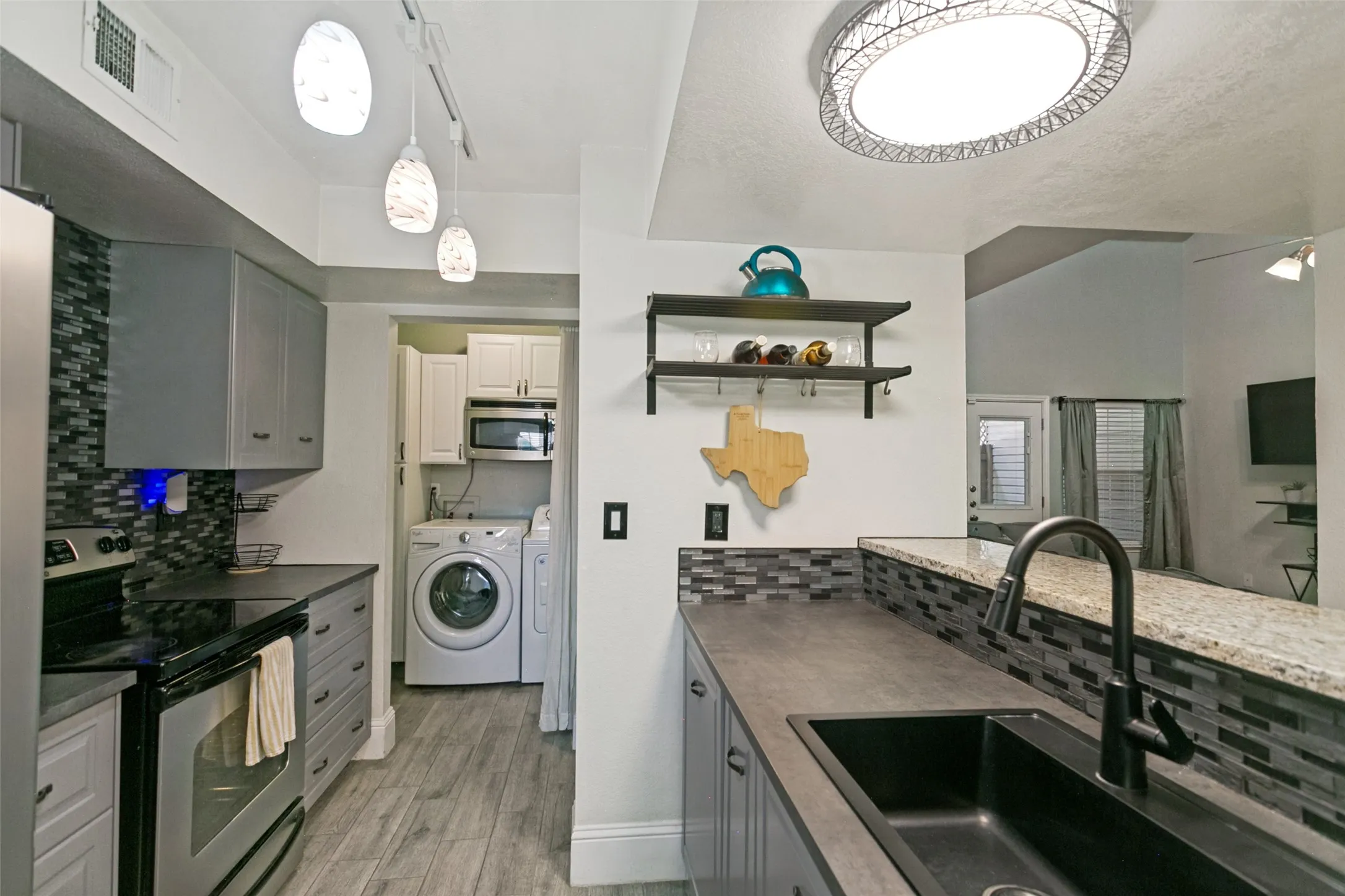 Townhouse For Sale in Denton County , 837 Summercreek Drive, Lewisville, Texas 75067, 2 Bedroom, 2 Bathroom, Garage spaces, 1,085 Sqft, built in 1983, mls#21381544, Real Estate Agent in Lewisville, Homes For Sale in Denton county, Homes For Sale in Lewisville, Realtor in Lewisville Texas, Real Estate Brokerage Independent Realty Texas, Luminita Cordes Realtor