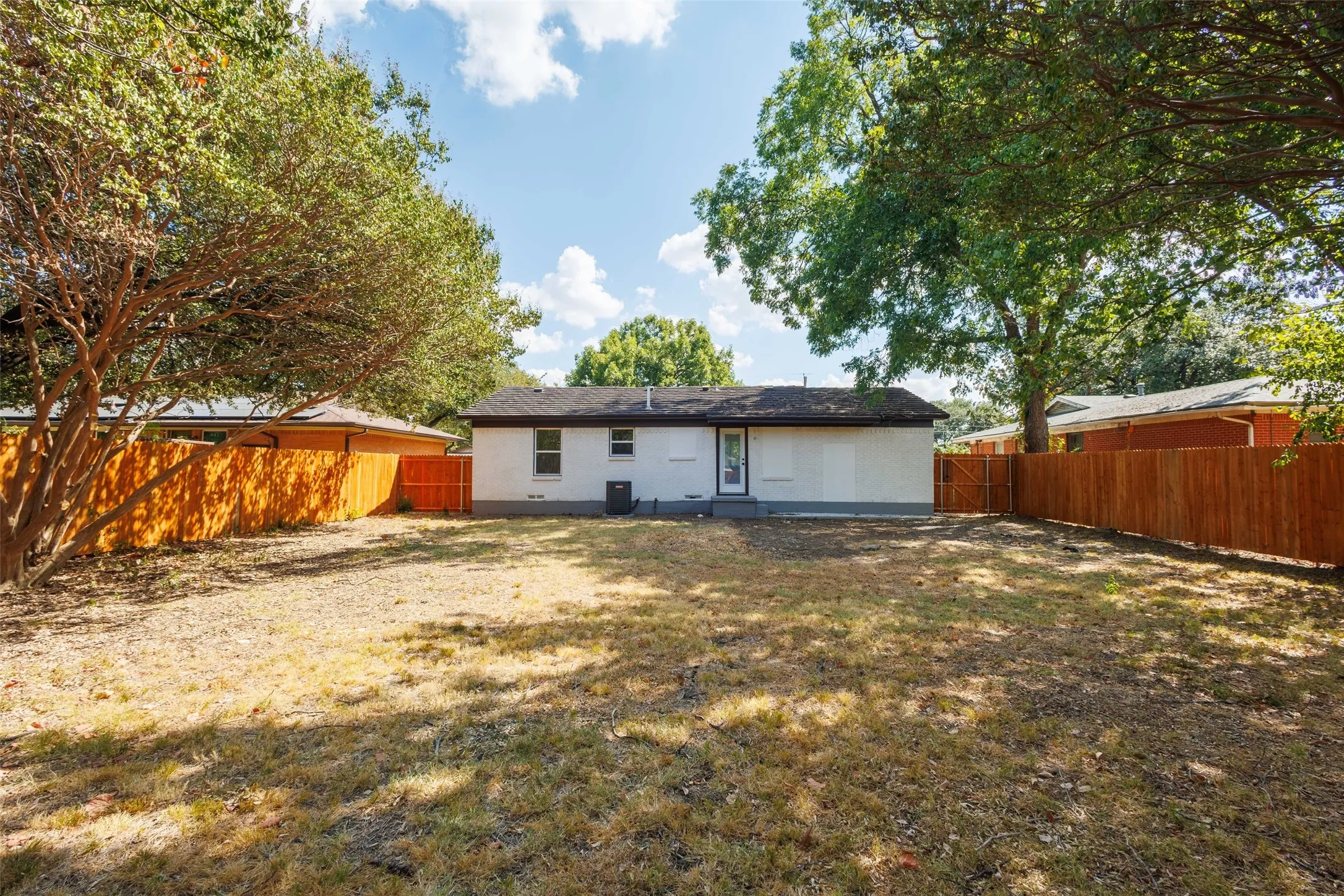 Single Family Residence For Sale in Dallas County , 1011 E Alan Avenue, Carrollton, Texas 75006, 3 Bedroom, 2 Bathroom, 1 Garage spaces, 1,123 Sqft, built in 1955, mls#21378408, Real Estate Agent in Carrollton, Homes For Sale in Dallas county, Homes For Sale in Carrollton, Realtor in Carrollton Texas, Real Estate Brokerage Independent Realty Texas, Luminita Cordes Realtor