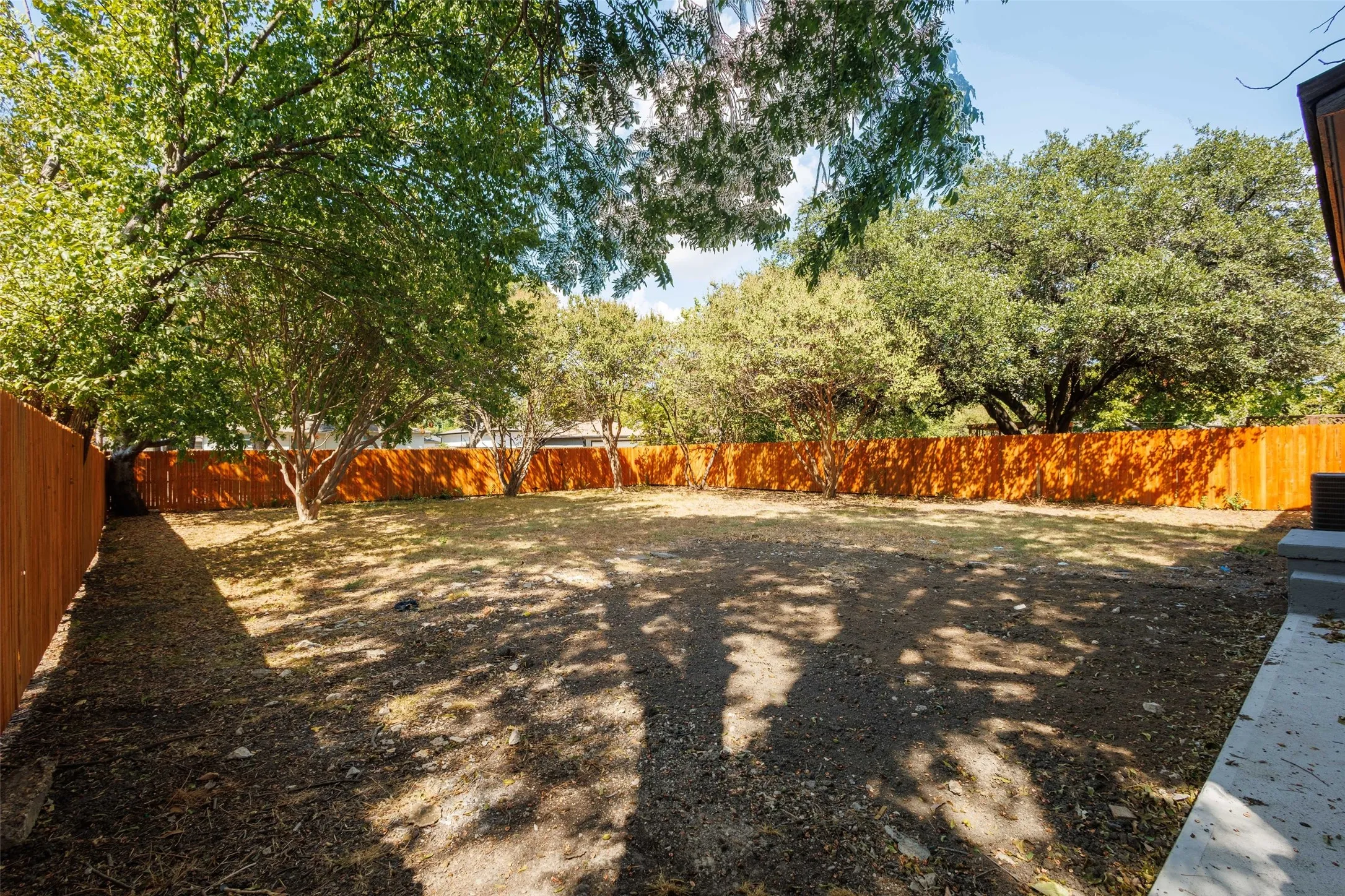 Single Family Residence For Sale in Dallas County , 1011 E Alan Avenue, Carrollton, Texas 75006, 3 Bedroom, 2 Bathroom, 1 Garage spaces, 1,123 Sqft, built in 1955, mls#21378408, Real Estate Agent in Carrollton, Homes For Sale in Dallas county, Homes For Sale in Carrollton, Realtor in Carrollton Texas, Real Estate Brokerage Independent Realty Texas, Luminita Cordes Realtor