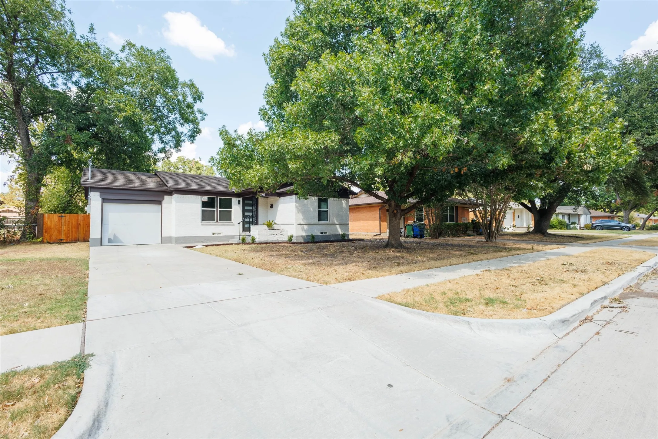 Single Family Residence For Sale in Dallas County , 1011 E Alan Avenue, Carrollton, Texas 75006, 3 Bedroom, 2 Bathroom, 1 Garage spaces, 1,123 Sqft, built in 1955, mls#21378408, Real Estate Agent in Carrollton, Homes For Sale in Dallas county, Homes For Sale in Carrollton, Realtor in Carrollton Texas, Real Estate Brokerage Independent Realty Texas, Luminita Cordes Realtor
