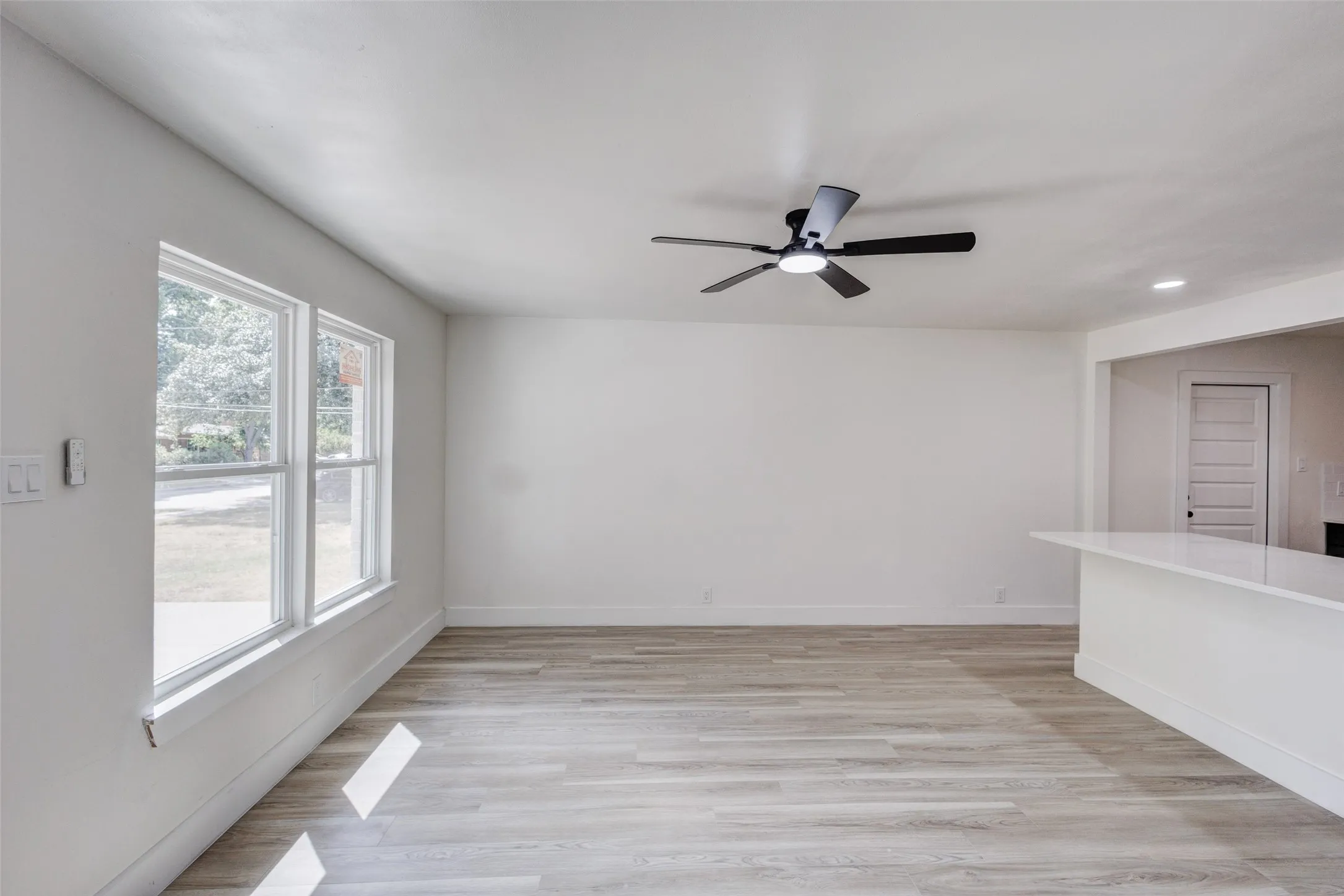 Single Family Residence For Sale in Dallas County , 1011 E Alan Avenue, Carrollton, Texas 75006, 3 Bedroom, 2 Bathroom, 1 Garage spaces, 1,123 Sqft, built in 1955, mls#21378408, Real Estate Agent in Carrollton, Homes For Sale in Dallas county, Homes For Sale in Carrollton, Realtor in Carrollton Texas, Real Estate Brokerage Independent Realty Texas, Luminita Cordes Realtor