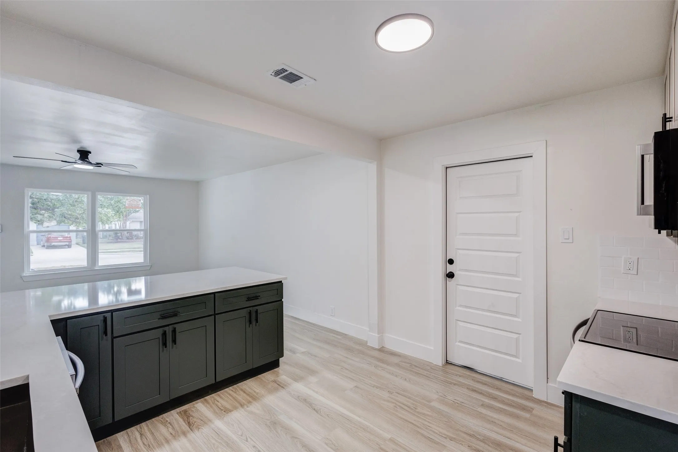 Single Family Residence For Sale in Dallas County , 1011 E Alan Avenue, Carrollton, Texas 75006, 3 Bedroom, 2 Bathroom, 1 Garage spaces, 1,123 Sqft, built in 1955, mls#21378408, Real Estate Agent in Carrollton, Homes For Sale in Dallas county, Homes For Sale in Carrollton, Realtor in Carrollton Texas, Real Estate Brokerage Independent Realty Texas, Luminita Cordes Realtor