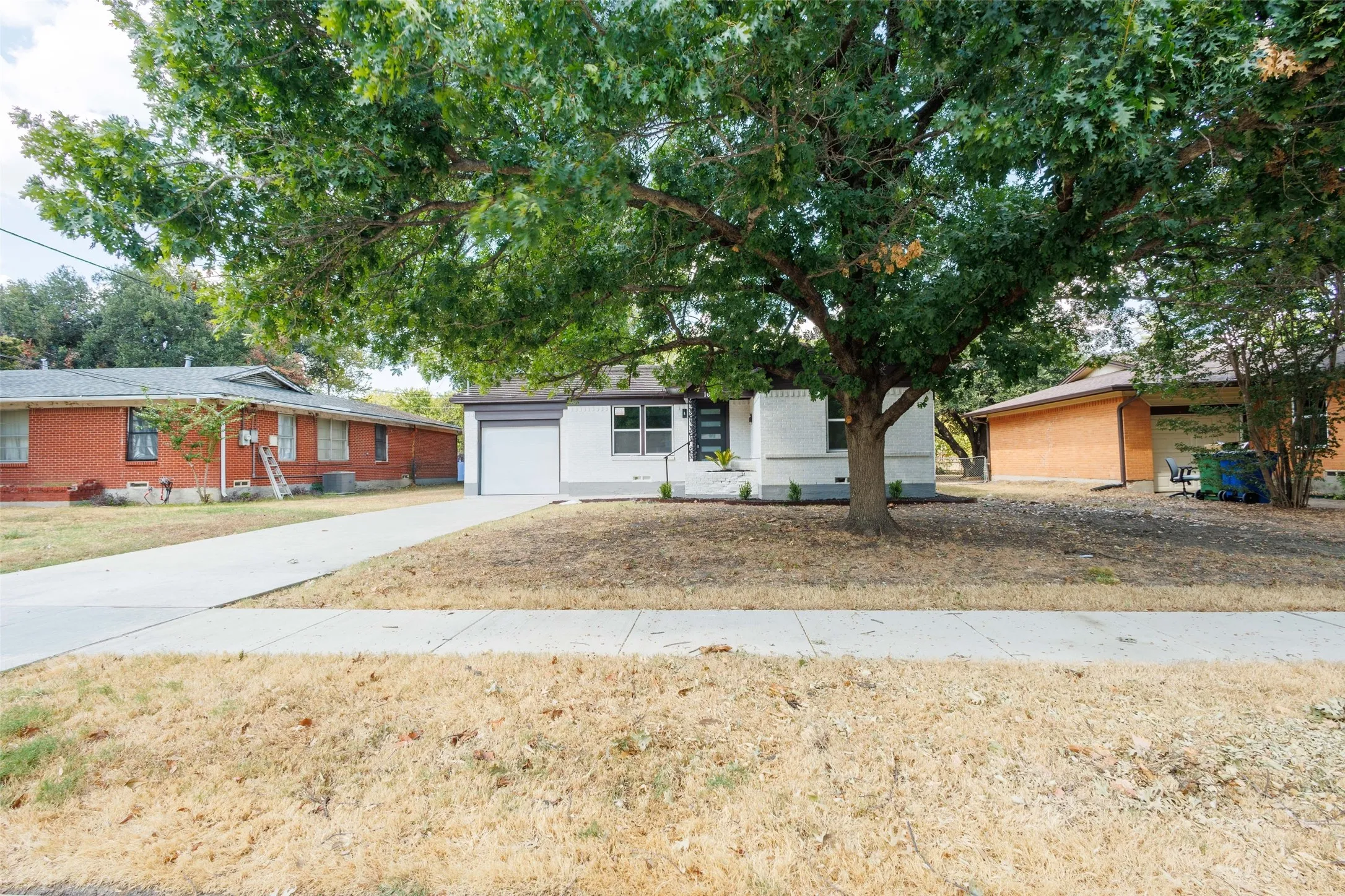 Single Family Residence For Sale in Dallas County , 1011 E Alan Avenue, Carrollton, Texas 75006, 3 Bedroom, 2 Bathroom, 1 Garage spaces, 1,123 Sqft, built in 1955, mls#21378408, Real Estate Agent in Carrollton, Homes For Sale in Dallas county, Homes For Sale in Carrollton, Realtor in Carrollton Texas, Real Estate Brokerage Independent Realty Texas, Luminita Cordes Realtor