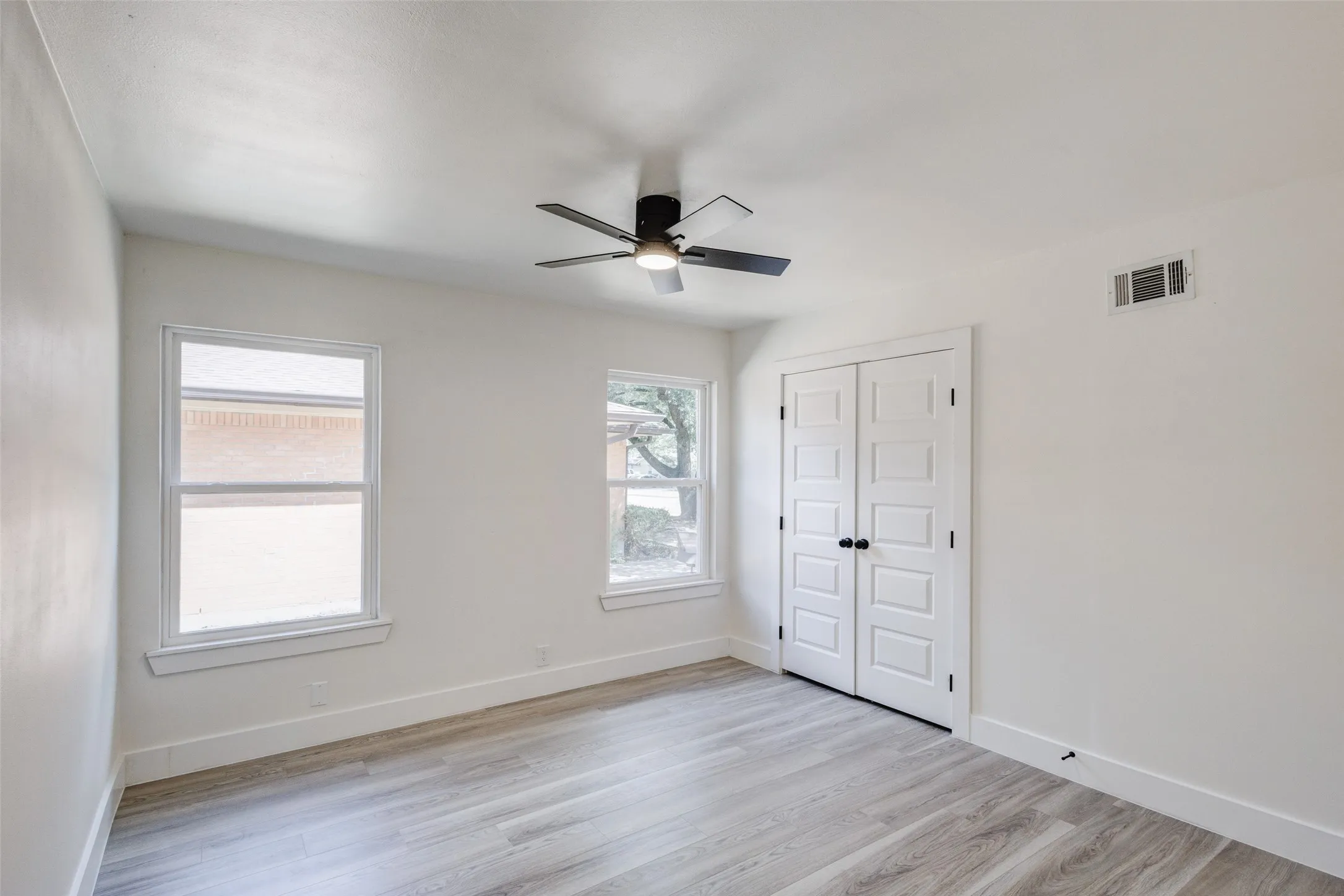 Single Family Residence For Sale in Dallas County , 1011 E Alan Avenue, Carrollton, Texas 75006, 3 Bedroom, 2 Bathroom, 1 Garage spaces, 1,123 Sqft, built in 1955, mls#21378408, Real Estate Agent in Carrollton, Homes For Sale in Dallas county, Homes For Sale in Carrollton, Realtor in Carrollton Texas, Real Estate Brokerage Independent Realty Texas, Luminita Cordes Realtor