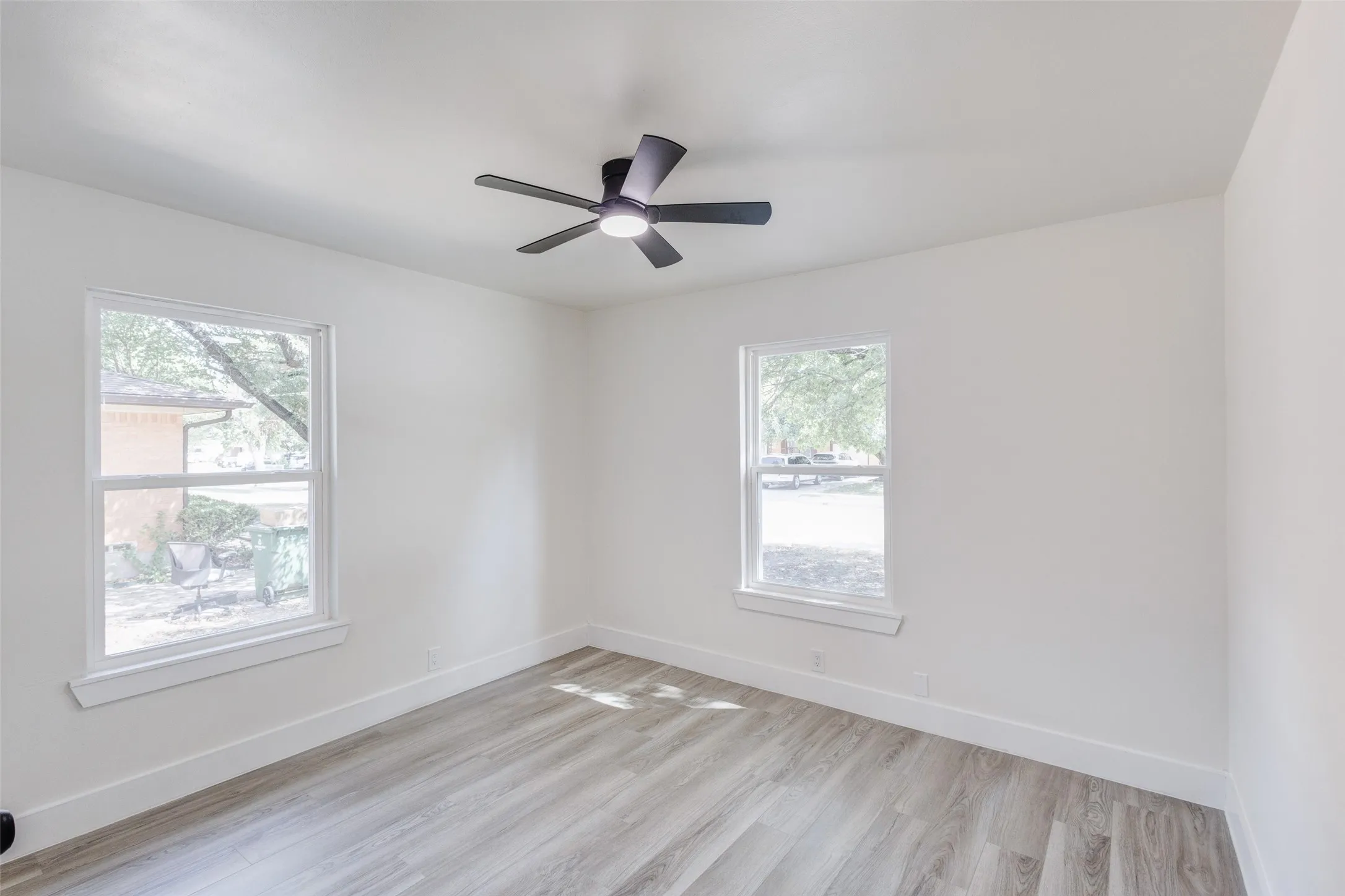 Single Family Residence For Sale in Dallas County , 1011 E Alan Avenue, Carrollton, Texas 75006, 3 Bedroom, 2 Bathroom, 1 Garage spaces, 1,123 Sqft, built in 1955, mls#21378408, Real Estate Agent in Carrollton, Homes For Sale in Dallas county, Homes For Sale in Carrollton, Realtor in Carrollton Texas, Real Estate Brokerage Independent Realty Texas, Luminita Cordes Realtor