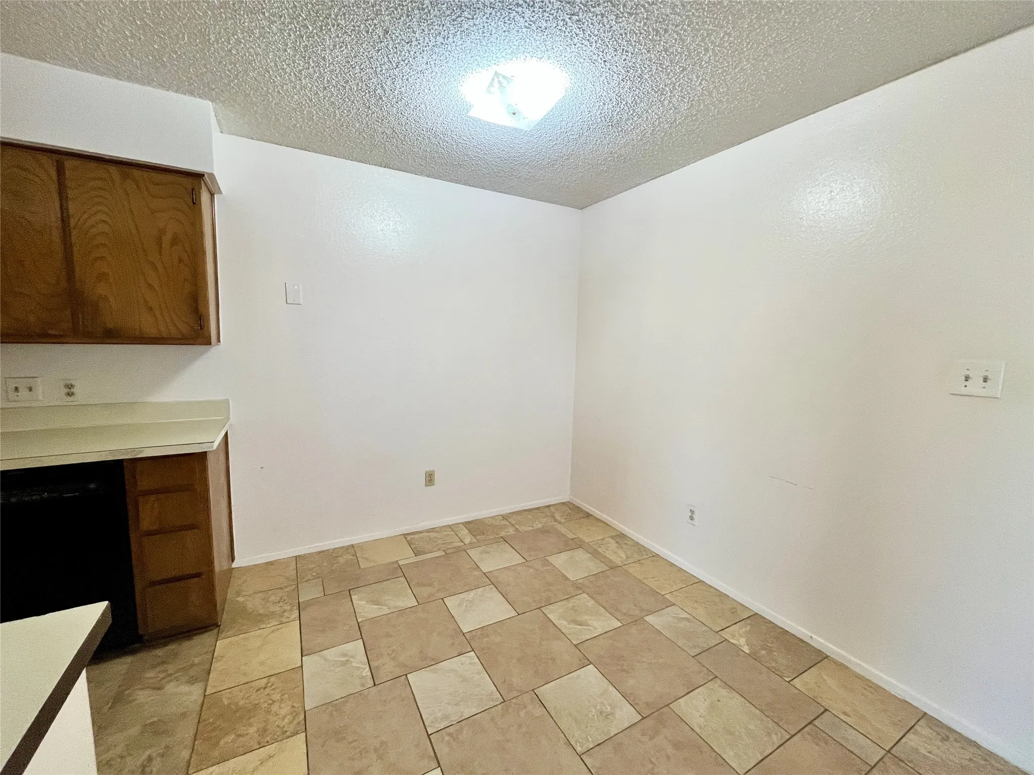 Duplex For Rent in Dallas County , 424 NW 23rd Street, Grand Prairie, Texas 75050, 2 Bedroom, 2 Bathroom, Garage spaces, 994 Sqft, built in 1981, mls#21382154, Real Estate Agent in Grand Prairie, Homes For Rent in Dallas county, Homes For Rent in Grand Prairie, Realtor in Grand Prairie Texas, Real Estate Brokerage Independent Realty Texas, Luminita Cordes Realtor