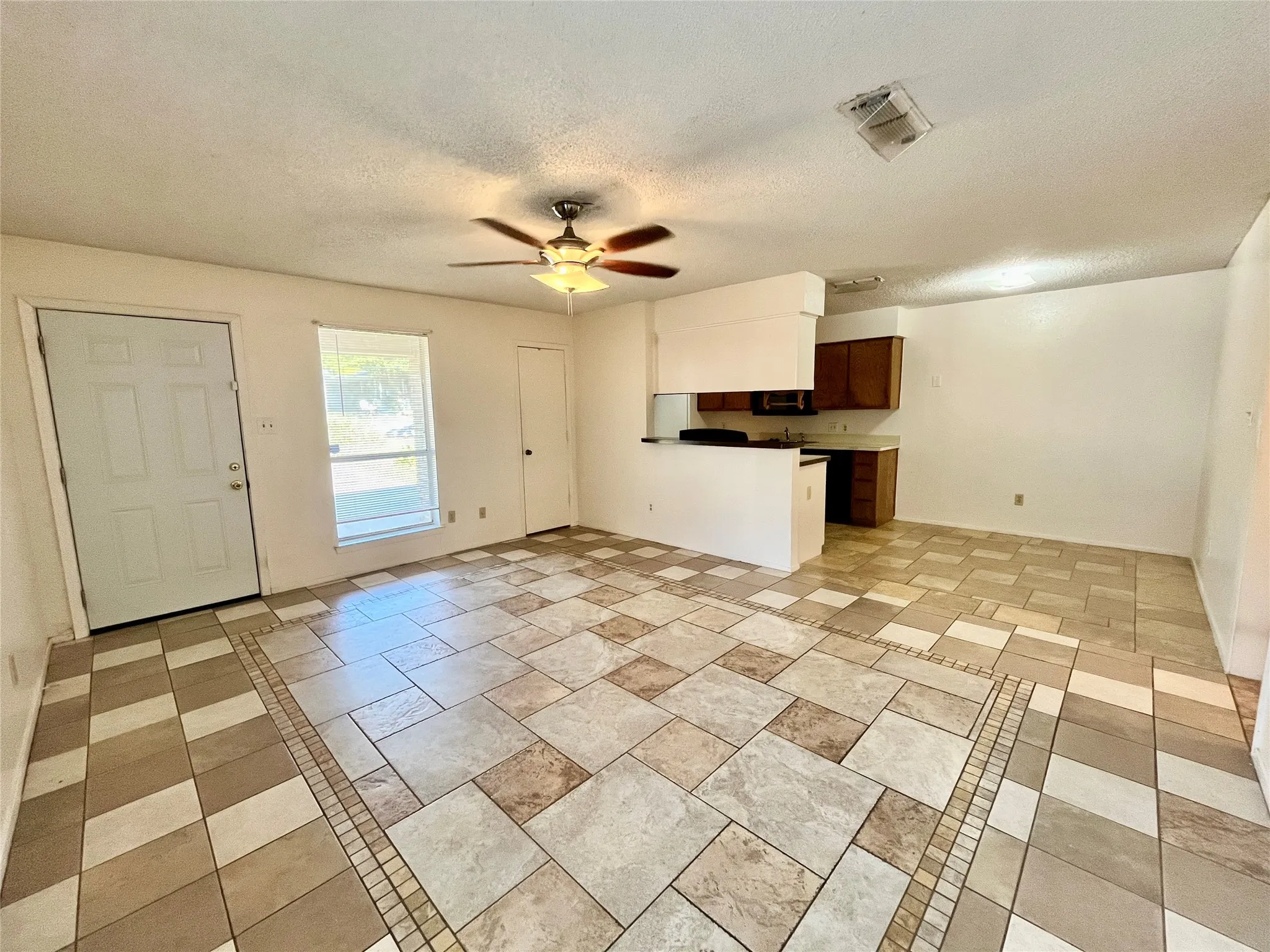 Duplex For Rent in Dallas County , 424 NW 23rd Street, Grand Prairie, Texas 75050, 2 Bedroom, 2 Bathroom, Garage spaces, 994 Sqft, built in 1981, mls#21382154, Real Estate Agent in Grand Prairie, Homes For Rent in Dallas county, Homes For Rent in Grand Prairie, Realtor in Grand Prairie Texas, Real Estate Brokerage Independent Realty Texas, Luminita Cordes Realtor
