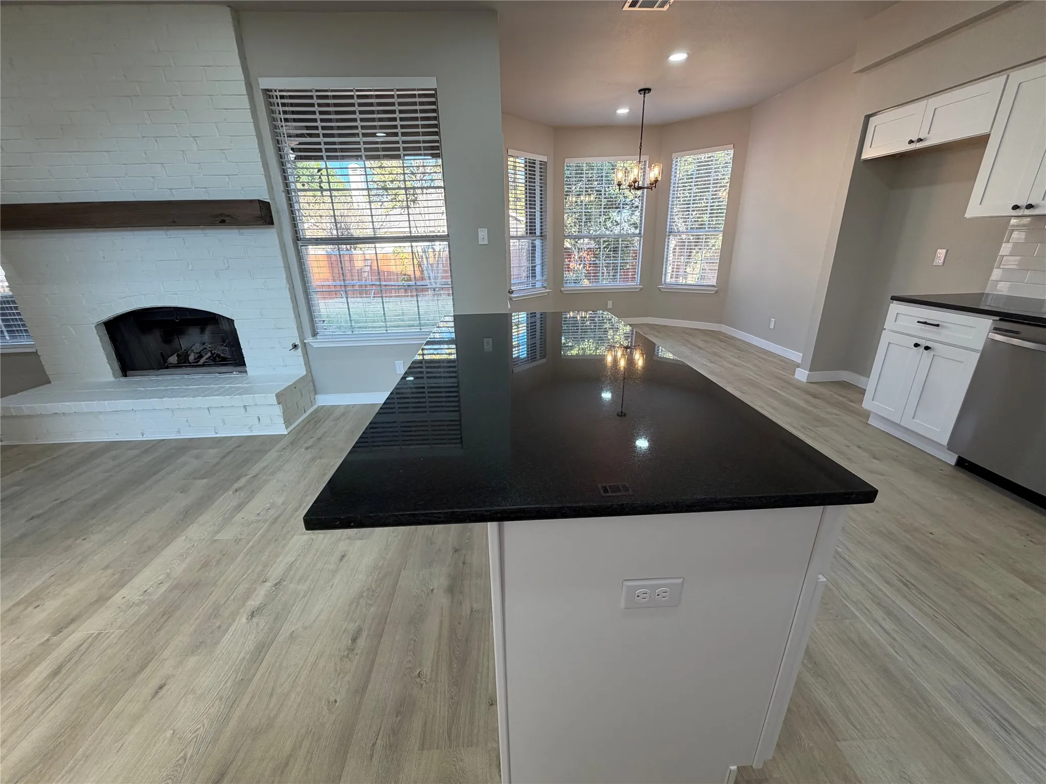 Single Family Residence For Rent in Denton County , 2300 Brooklake Street W, Denton, Texas 76207, 5 Bedroom, 4 Bathroom, 2 Garage spaces, 2,824 Sqft, built in 1990, mls#21383334, Real Estate Agent in Denton, Homes For Rent in Denton county, Homes For Rent in Denton, Realtor in Denton Texas, Real Estate Brokerage Independent Realty Texas, Luminita Cordes Realtor
