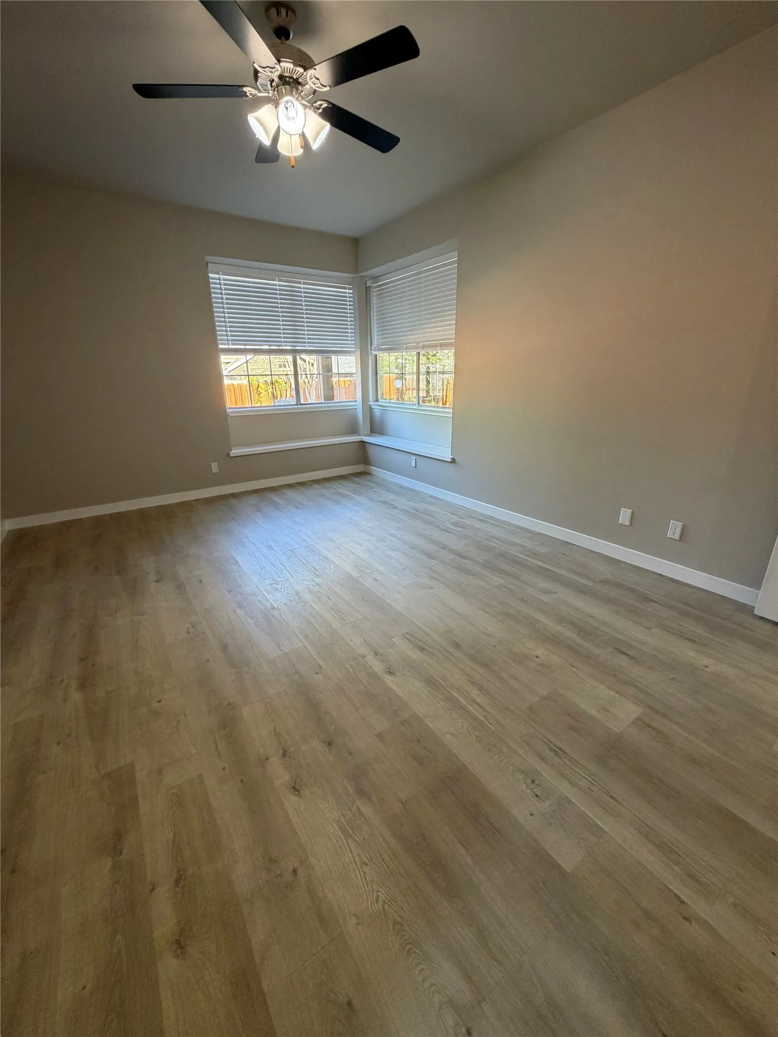 Single Family Residence For Rent in Denton County , 2300 Brooklake Street W, Denton, Texas 76207, 5 Bedroom, 4 Bathroom, 2 Garage spaces, 2,824 Sqft, built in 1990, mls#21383334, Real Estate Agent in Denton, Homes For Rent in Denton county, Homes For Rent in Denton, Realtor in Denton Texas, Real Estate Brokerage Independent Realty Texas, Luminita Cordes Realtor