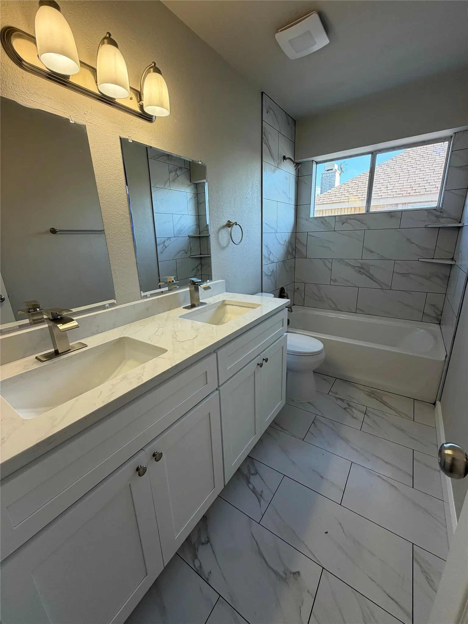 Single Family Residence For Rent in Denton County , 2300 Brooklake Street W, Denton, Texas 76207, 5 Bedroom, 4 Bathroom, 2 Garage spaces, 2,824 Sqft, built in 1990, mls#21383334, Real Estate Agent in Denton, Homes For Rent in Denton county, Homes For Rent in Denton, Realtor in Denton Texas, Real Estate Brokerage Independent Realty Texas, Luminita Cordes Realtor