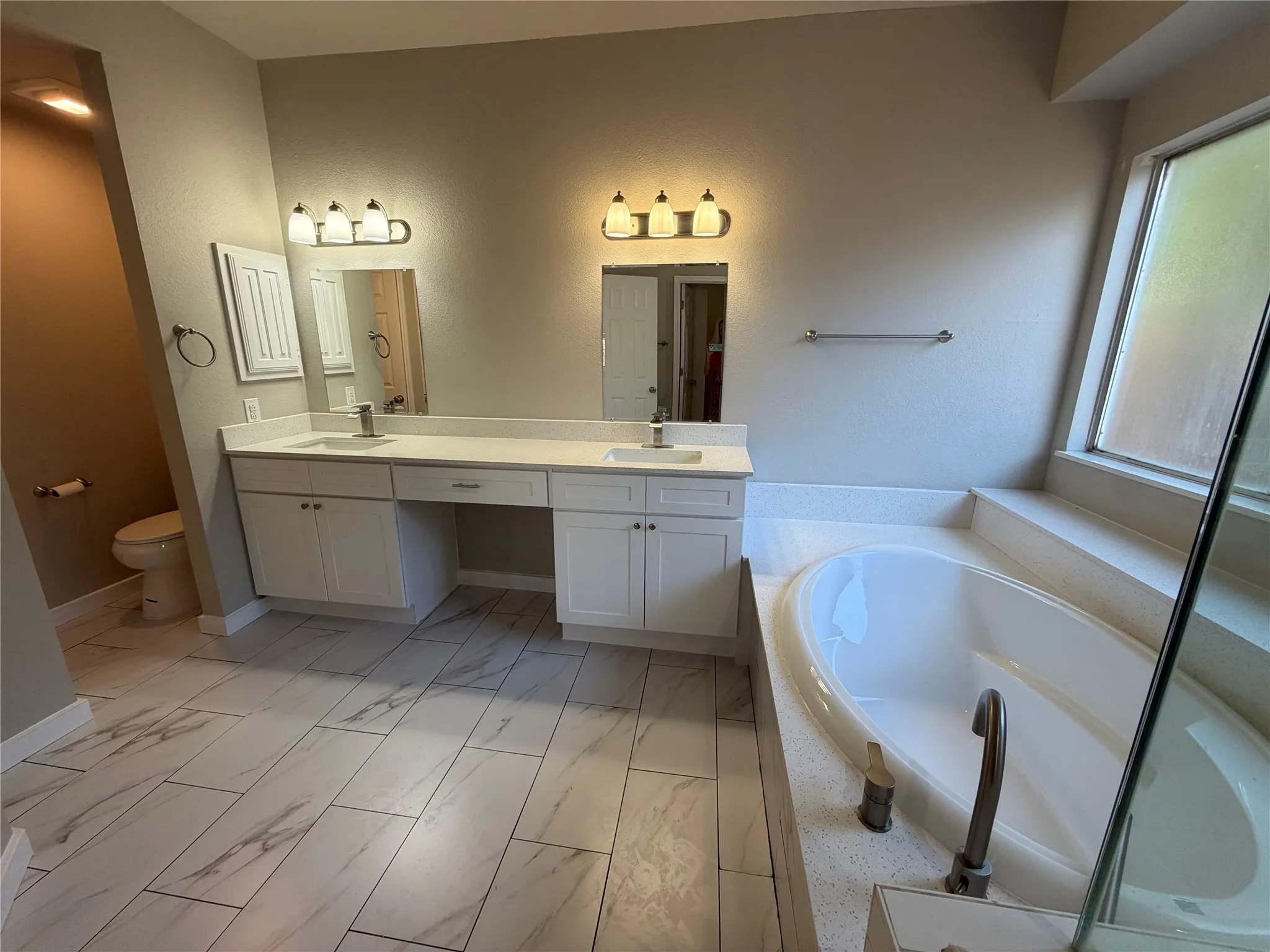 Single Family Residence For Rent in Denton County , 2300 Brooklake Street W, Denton, Texas 76207, 5 Bedroom, 4 Bathroom, 2 Garage spaces, 2,824 Sqft, built in 1990, mls#21383334, Real Estate Agent in Denton, Homes For Rent in Denton county, Homes For Rent in Denton, Realtor in Denton Texas, Real Estate Brokerage Independent Realty Texas, Luminita Cordes Realtor