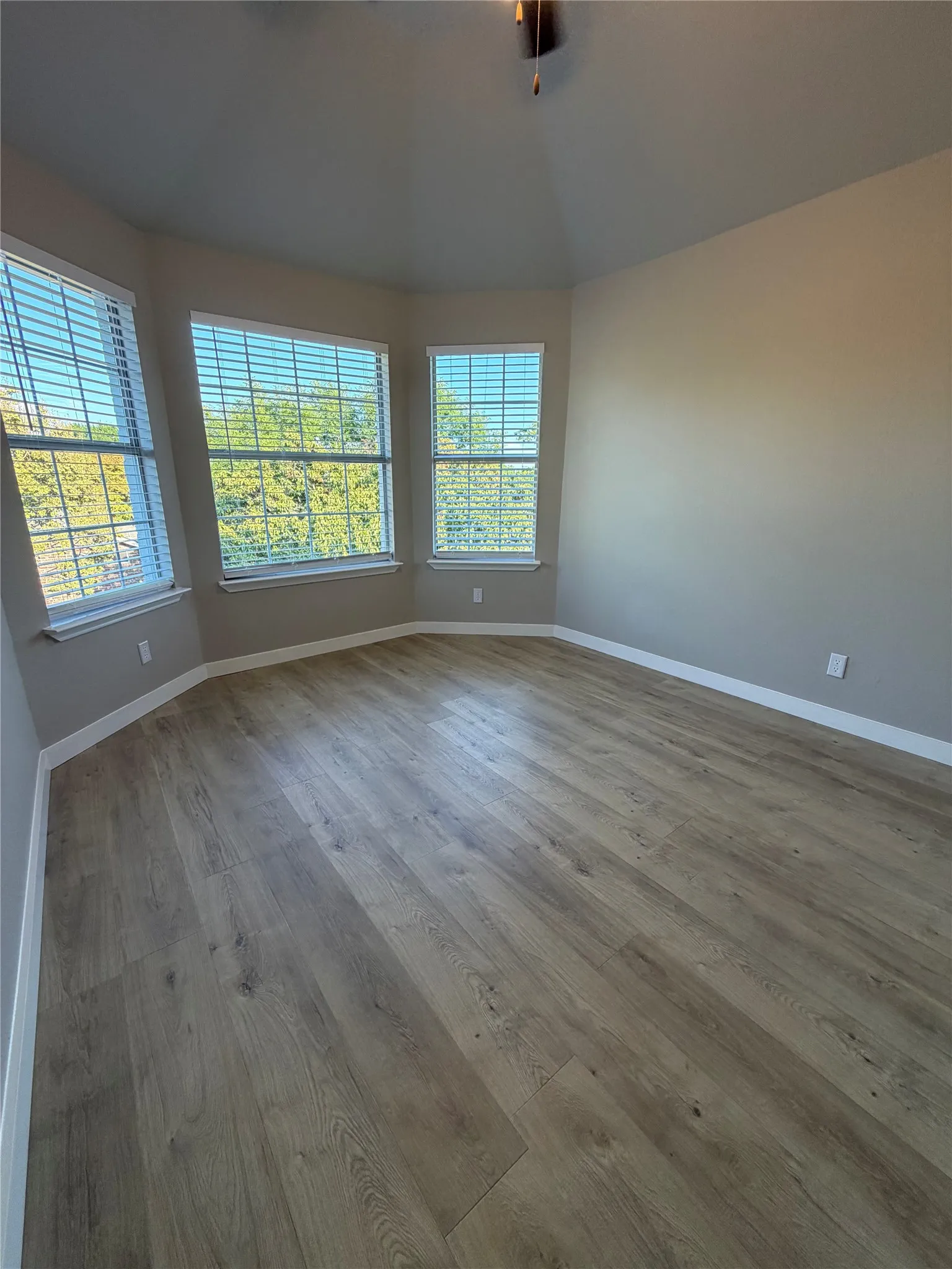 Single Family Residence For Rent in Denton County , 2300 Brooklake Street W, Denton, Texas 76207, 5 Bedroom, 4 Bathroom, 2 Garage spaces, 2,824 Sqft, built in 1990, mls#21383334, Real Estate Agent in Denton, Homes For Rent in Denton county, Homes For Rent in Denton, Realtor in Denton Texas, Real Estate Brokerage Independent Realty Texas, Luminita Cordes Realtor