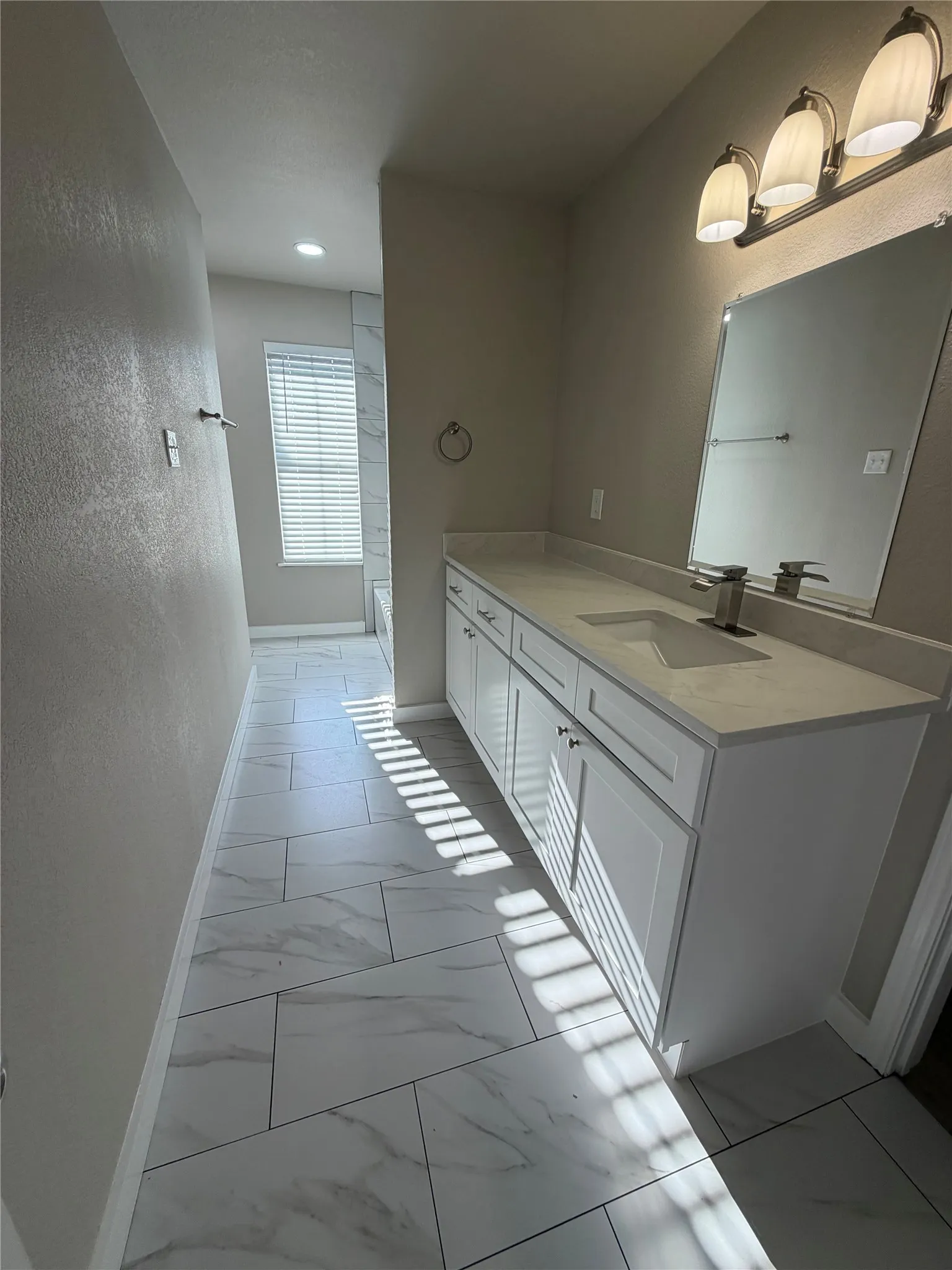 Single Family Residence For Rent in Denton County , 2300 Brooklake Street W, Denton, Texas 76207, 5 Bedroom, 4 Bathroom, 2 Garage spaces, 2,824 Sqft, built in 1990, mls#21383334, Real Estate Agent in Denton, Homes For Rent in Denton county, Homes For Rent in Denton, Realtor in Denton Texas, Real Estate Brokerage Independent Realty Texas, Luminita Cordes Realtor