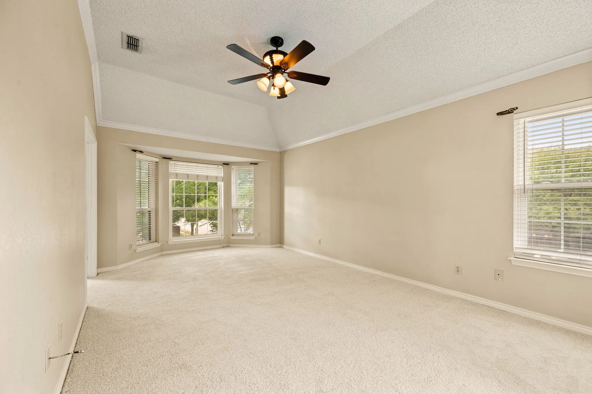 Single Family Residence For Sale in Tarrant County , 510 Anthony Drive, Euless, Texas 76039, 4 Bedroom, 3 Bathroom, 2 Garage spaces, 3,177 Sqft, built in 1989, mls#21382950, Real Estate Agent in Euless, Homes For Sale in Tarrant county, Homes For Sale in Euless, Realtor in Euless Texas, Real Estate Brokerage Independent Realty Texas, Luminita Cordes Realtor