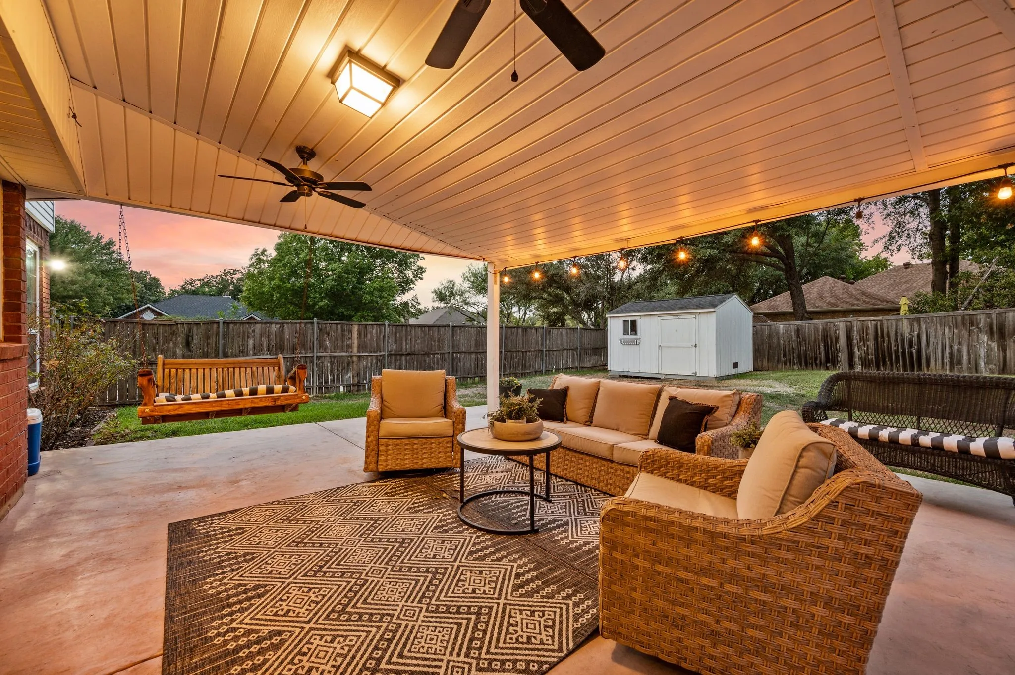 Single Family Residence For Sale in Tarrant County , 510 Anthony Drive, Euless, Texas 76039, 4 Bedroom, 3 Bathroom, 2 Garage spaces, 3,177 Sqft, built in 1989, mls#21382950, Real Estate Agent in Euless, Homes For Sale in Tarrant county, Homes For Sale in Euless, Realtor in Euless Texas, Real Estate Brokerage Independent Realty Texas, Luminita Cordes Realtor