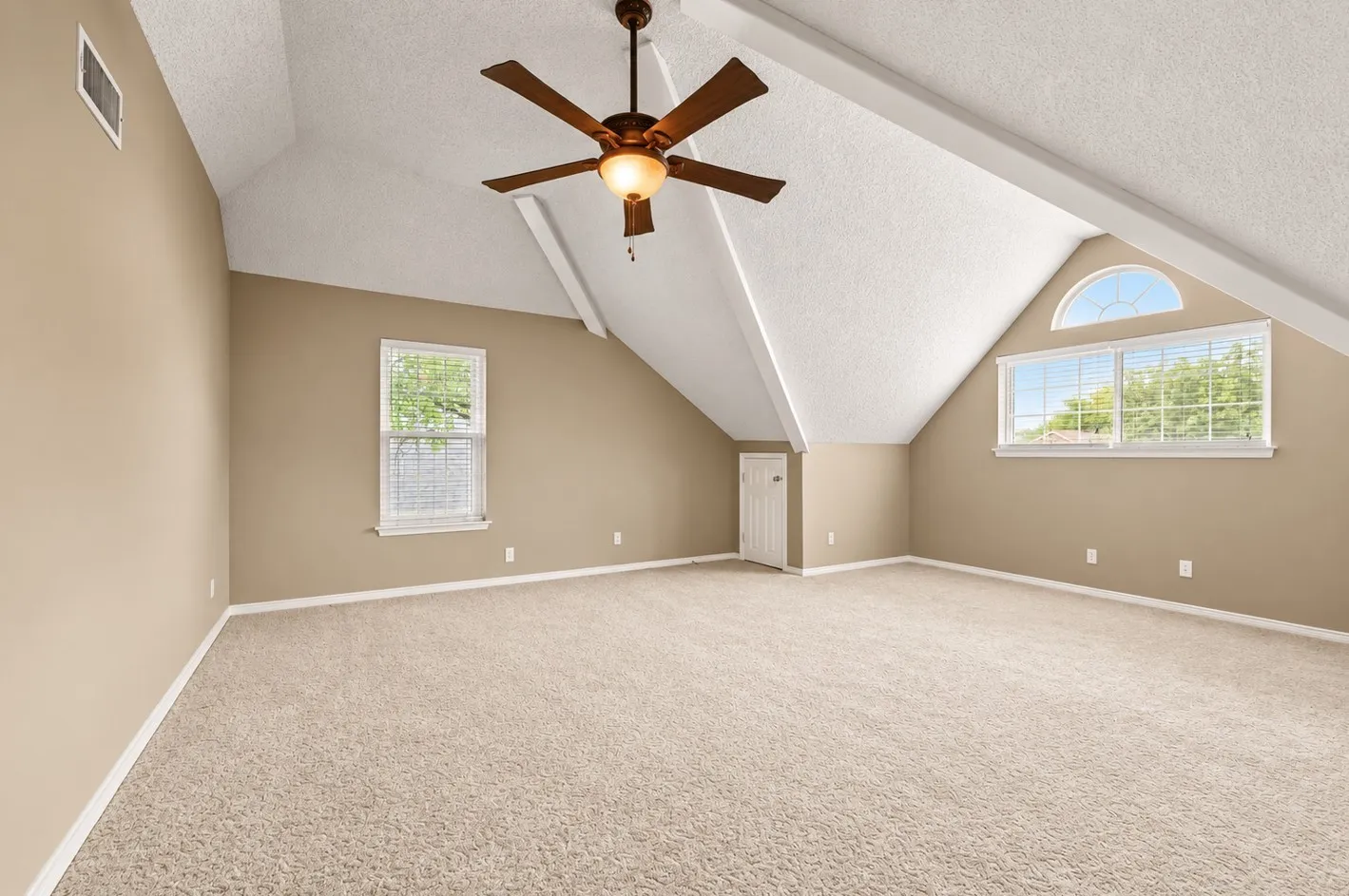 Single Family Residence For Sale in Tarrant County , 510 Anthony Drive, Euless, Texas 76039, 4 Bedroom, 3 Bathroom, 2 Garage spaces, 3,177 Sqft, built in 1989, mls#21382950, Real Estate Agent in Euless, Homes For Sale in Tarrant county, Homes For Sale in Euless, Realtor in Euless Texas, Real Estate Brokerage Independent Realty Texas, Luminita Cordes Realtor