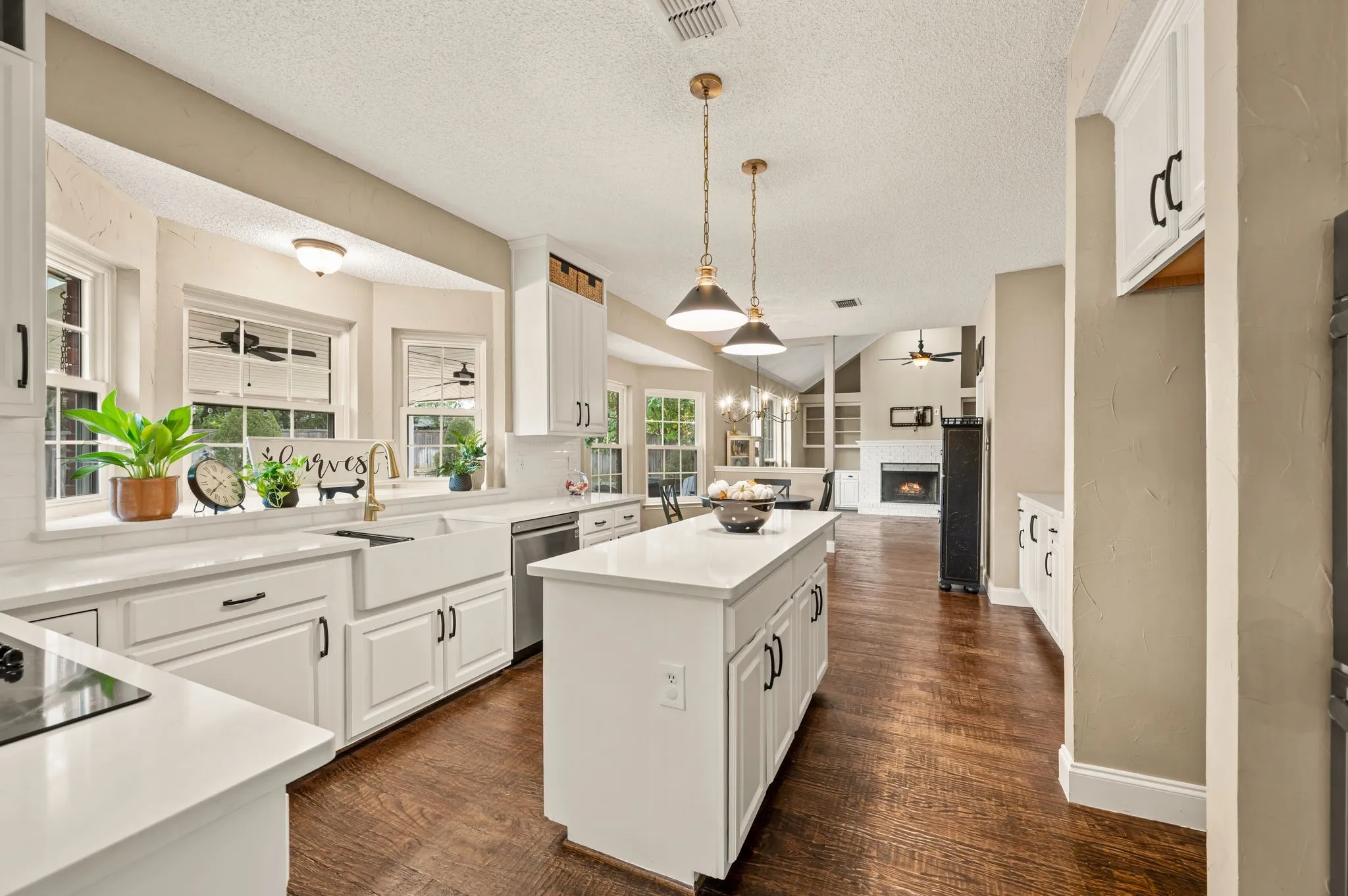Single Family Residence For Sale in Tarrant County , 510 Anthony Drive, Euless, Texas 76039, 4 Bedroom, 3 Bathroom, 2 Garage spaces, 3,177 Sqft, built in 1989, mls#21382950, Real Estate Agent in Euless, Homes For Sale in Tarrant county, Homes For Sale in Euless, Realtor in Euless Texas, Real Estate Brokerage Independent Realty Texas, Luminita Cordes Realtor