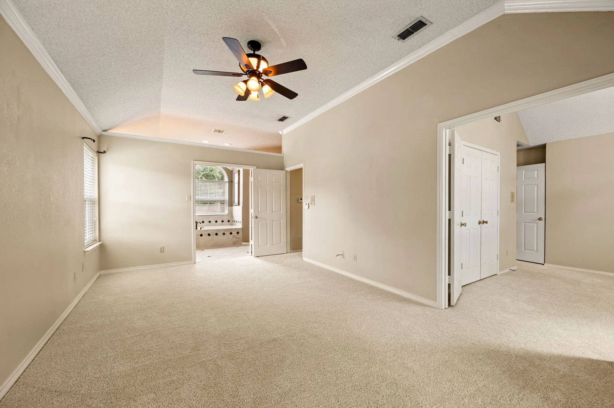 Single Family Residence For Sale in Tarrant County , 510 Anthony Drive, Euless, Texas 76039, 4 Bedroom, 3 Bathroom, 2 Garage spaces, 3,177 Sqft, built in 1989, mls#21382950, Real Estate Agent in Euless, Homes For Sale in Tarrant county, Homes For Sale in Euless, Realtor in Euless Texas, Real Estate Brokerage Independent Realty Texas, Luminita Cordes Realtor
