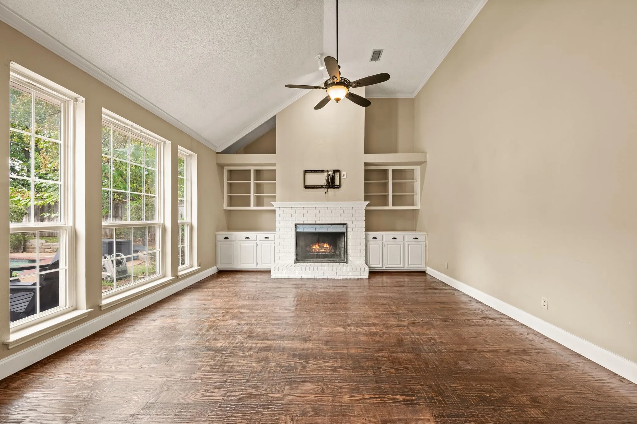 Single Family Residence For Sale in Tarrant County , 510 Anthony Drive, Euless, Texas 76039, 4 Bedroom, 3 Bathroom, 2 Garage spaces, 3,177 Sqft, built in 1989, mls#21382950, Real Estate Agent in Euless, Homes For Sale in Tarrant county, Homes For Sale in Euless, Realtor in Euless Texas, Real Estate Brokerage Independent Realty Texas, Luminita Cordes Realtor