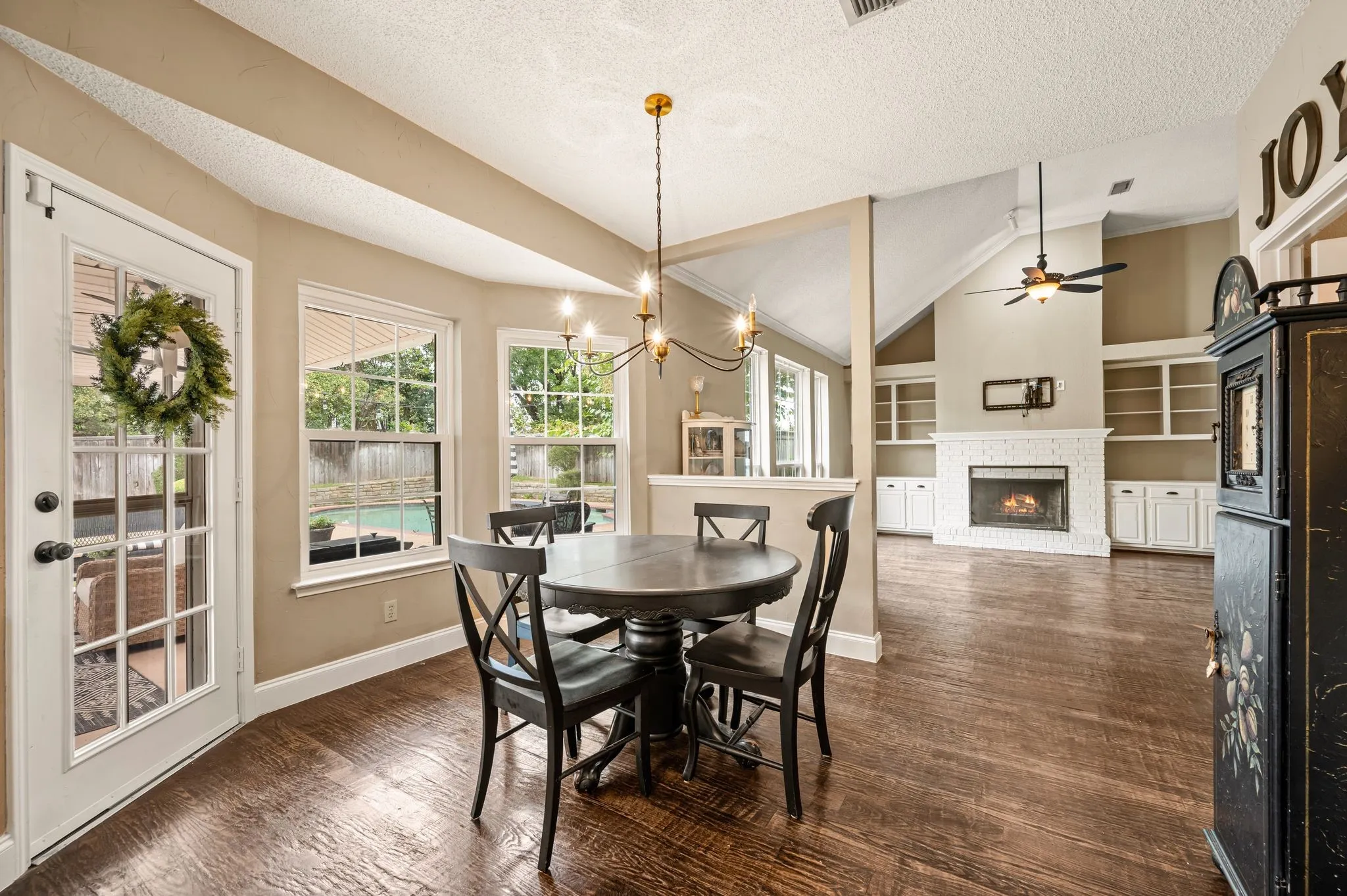 Single Family Residence For Sale in Tarrant County , 510 Anthony Drive, Euless, Texas 76039, 4 Bedroom, 3 Bathroom, 2 Garage spaces, 3,177 Sqft, built in 1989, mls#21382950, Real Estate Agent in Euless, Homes For Sale in Tarrant county, Homes For Sale in Euless, Realtor in Euless Texas, Real Estate Brokerage Independent Realty Texas, Luminita Cordes Realtor
