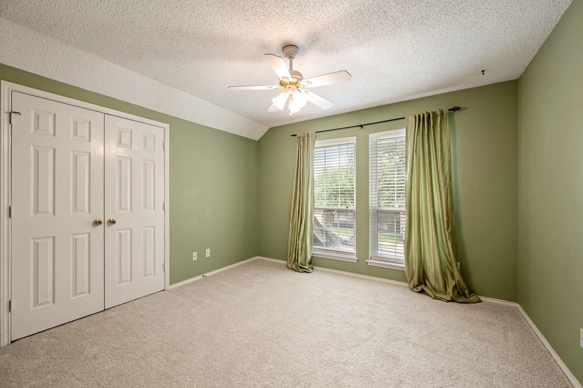 Single Family Residence For Sale in Tarrant County , 510 Anthony Drive, Euless, Texas 76039, 4 Bedroom, 3 Bathroom, 2 Garage spaces, 3,177 Sqft, built in 1989, mls#21382950, Real Estate Agent in Euless, Homes For Sale in Tarrant county, Homes For Sale in Euless, Realtor in Euless Texas, Real Estate Brokerage Independent Realty Texas, Luminita Cordes Realtor