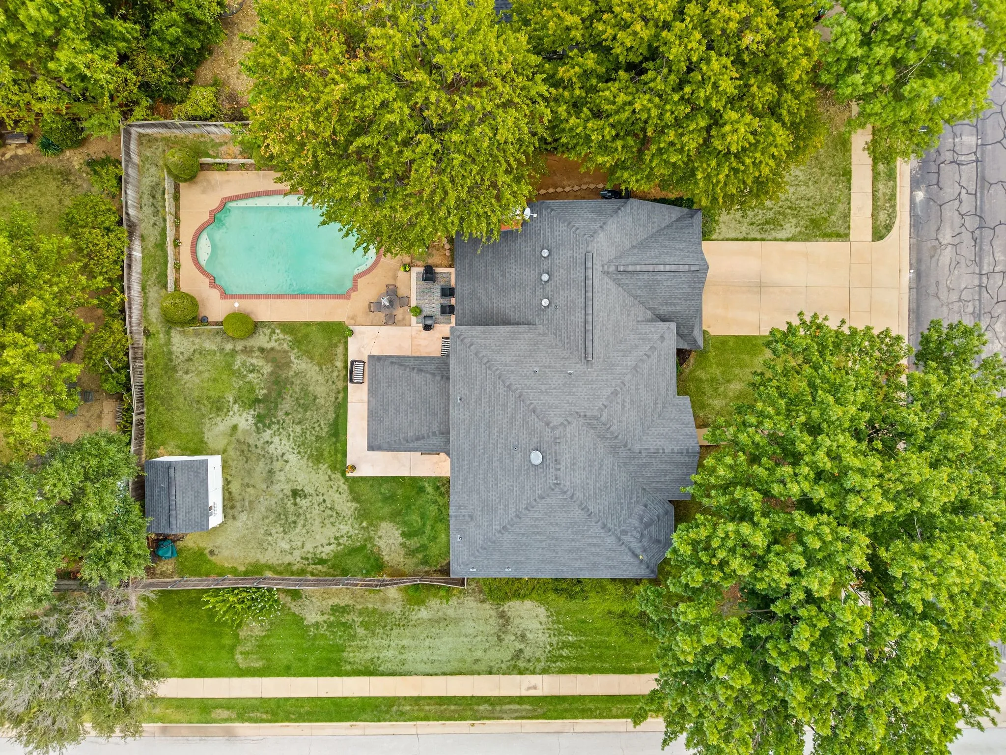 Single Family Residence For Sale in Tarrant County , 510 Anthony Drive, Euless, Texas 76039, 4 Bedroom, 3 Bathroom, 2 Garage spaces, 3,177 Sqft, built in 1989, mls#21382950, Real Estate Agent in Euless, Homes For Sale in Tarrant county, Homes For Sale in Euless, Realtor in Euless Texas, Real Estate Brokerage Independent Realty Texas, Luminita Cordes Realtor