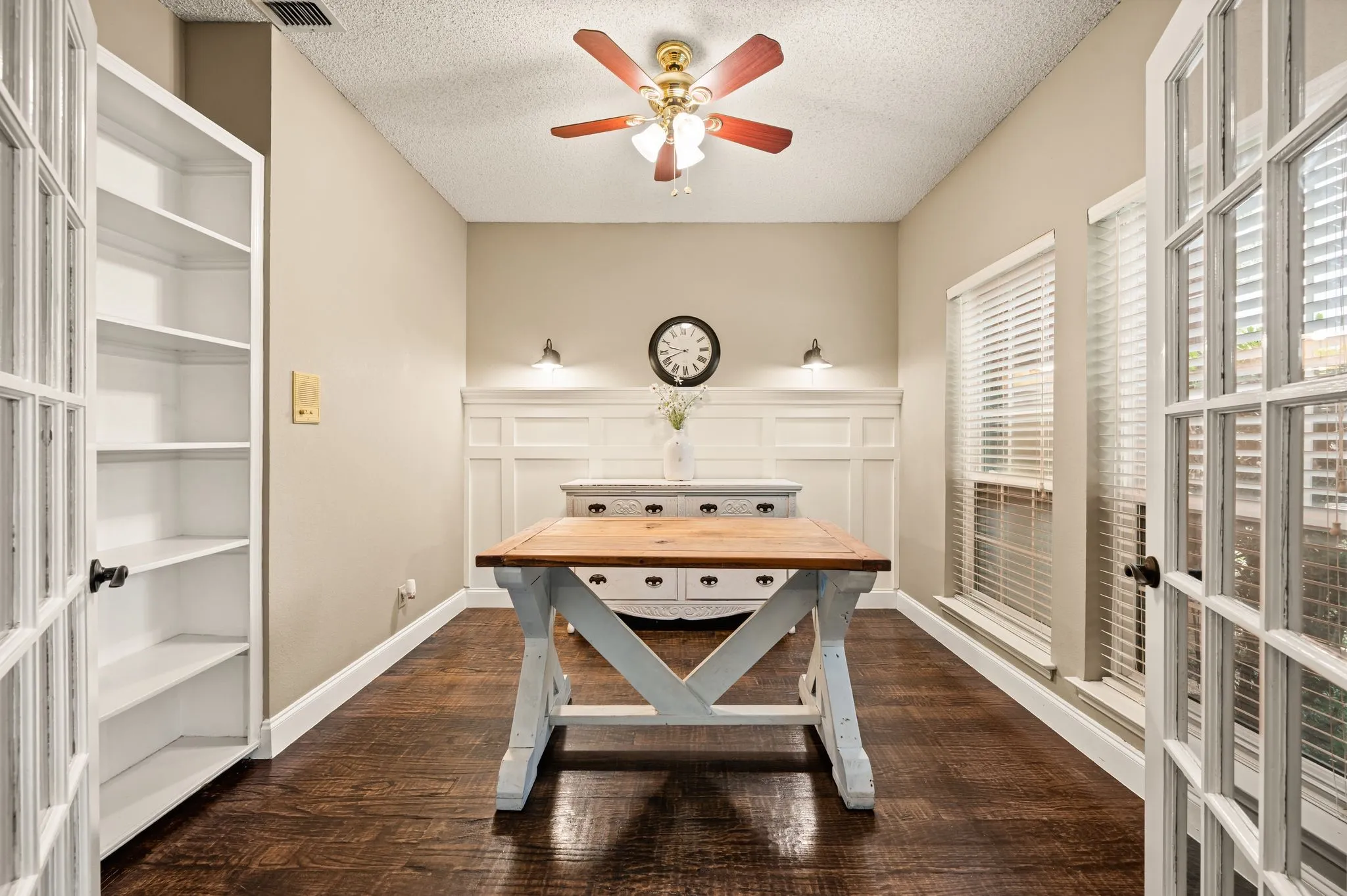 Single Family Residence For Sale in Tarrant County , 510 Anthony Drive, Euless, Texas 76039, 4 Bedroom, 3 Bathroom, 2 Garage spaces, 3,177 Sqft, built in 1989, mls#21382950, Real Estate Agent in Euless, Homes For Sale in Tarrant county, Homes For Sale in Euless, Realtor in Euless Texas, Real Estate Brokerage Independent Realty Texas, Luminita Cordes Realtor