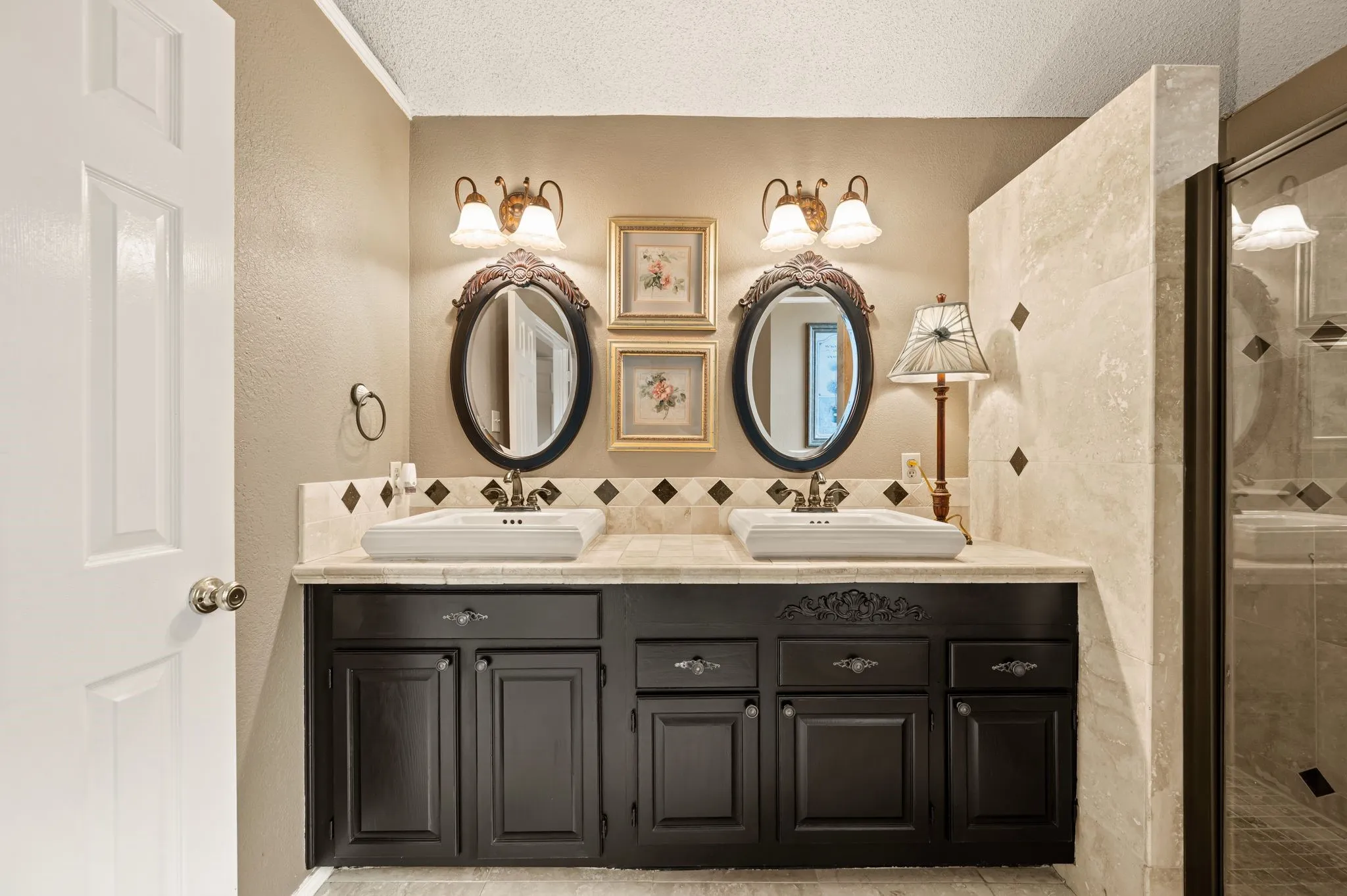 Single Family Residence For Sale in Tarrant County , 510 Anthony Drive, Euless, Texas 76039, 4 Bedroom, 3 Bathroom, 2 Garage spaces, 3,177 Sqft, built in 1989, mls#21382950, Real Estate Agent in Euless, Homes For Sale in Tarrant county, Homes For Sale in Euless, Realtor in Euless Texas, Real Estate Brokerage Independent Realty Texas, Luminita Cordes Realtor