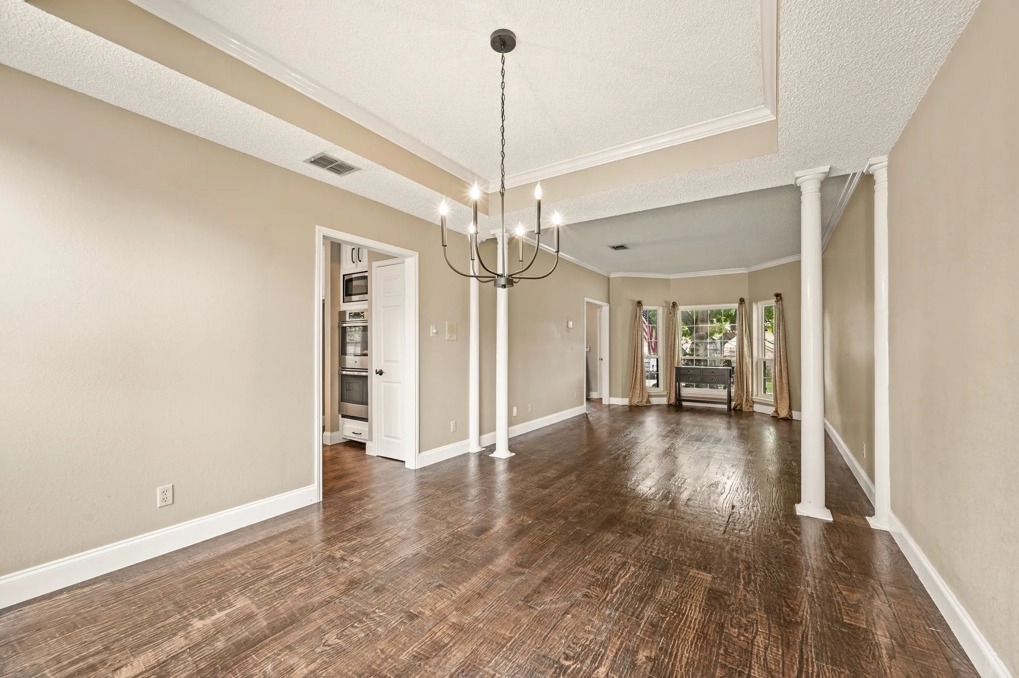 Single Family Residence For Sale in Tarrant County , 510 Anthony Drive, Euless, Texas 76039, 4 Bedroom, 3 Bathroom, 2 Garage spaces, 3,177 Sqft, built in 1989, mls#21382950, Real Estate Agent in Euless, Homes For Sale in Tarrant county, Homes For Sale in Euless, Realtor in Euless Texas, Real Estate Brokerage Independent Realty Texas, Luminita Cordes Realtor